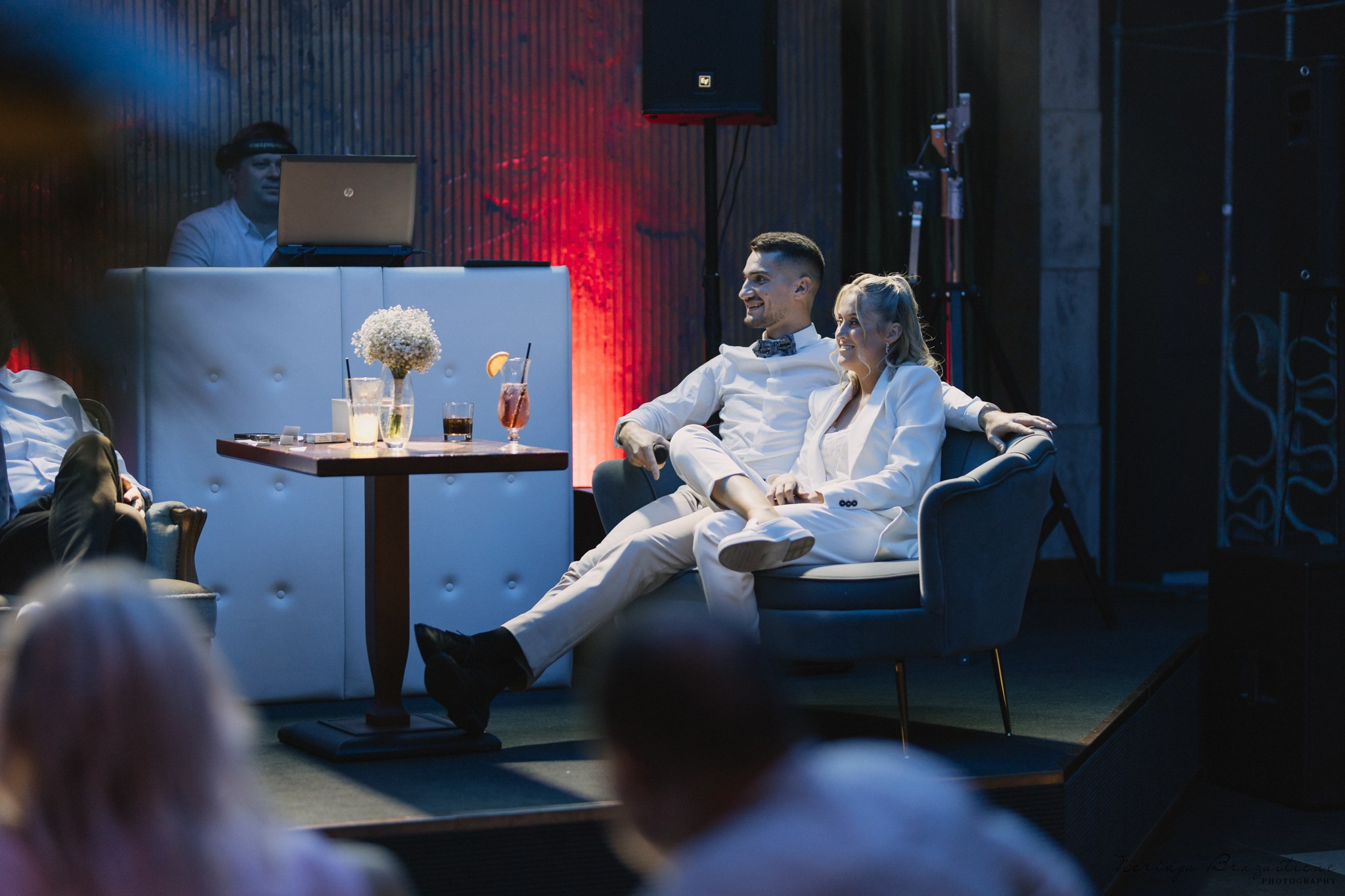 Vestuvinė fotosesija Kaune, Vienybės aikštėje, prie Lietuvos banko