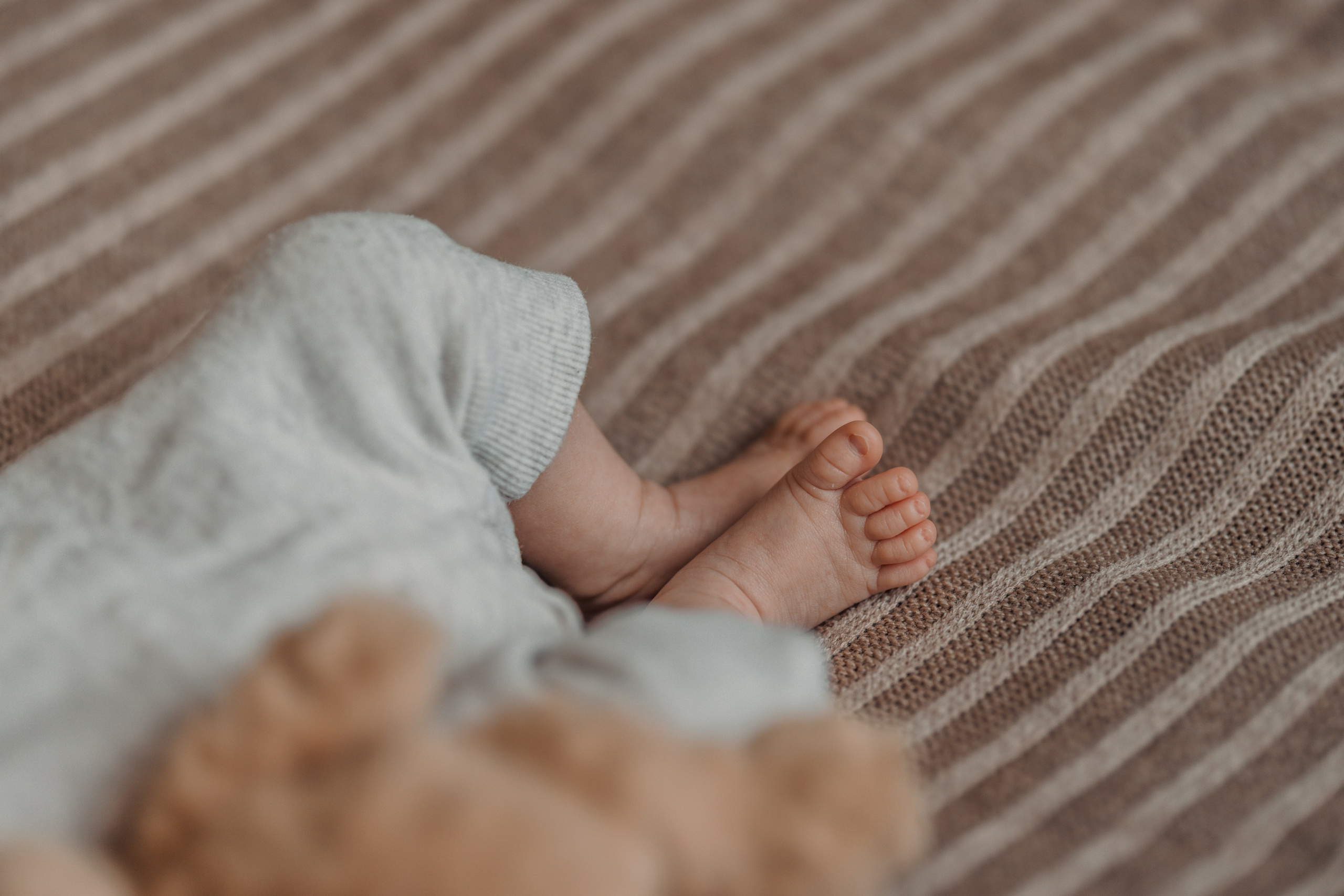 NEWBORN. Louisa Lewis |Shenzhen-based Photographer & Videographer