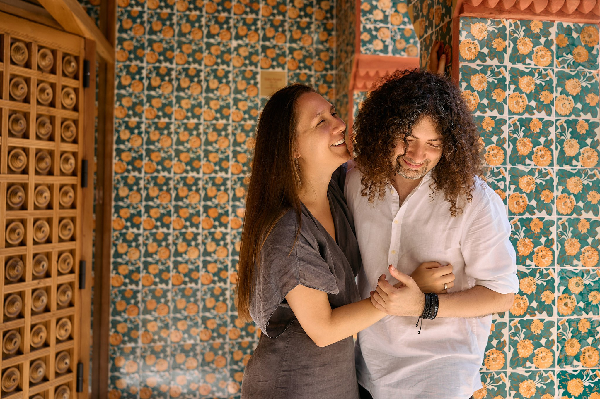 Description of the Casa Vicens location for a  love-story or individual photo shoot in Barcelona, examples of photos taken at this spot. POSTCARD.BCN Photographer Kate in Barcelona. Love-story, family or individual photo shoots