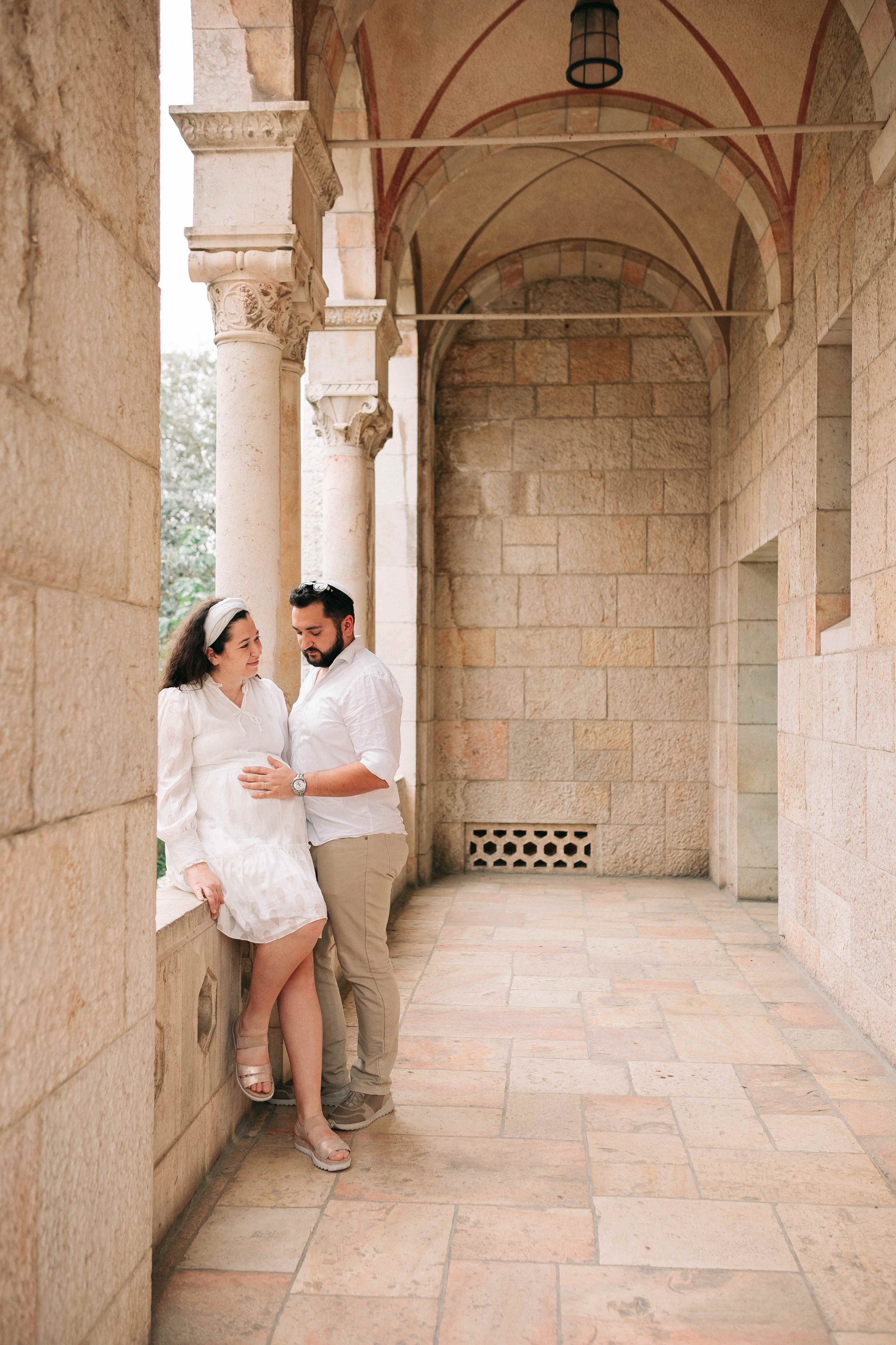EXPECTING A BABY, JERUSALEM. PHOTOGRAPHER IN ISRAEL