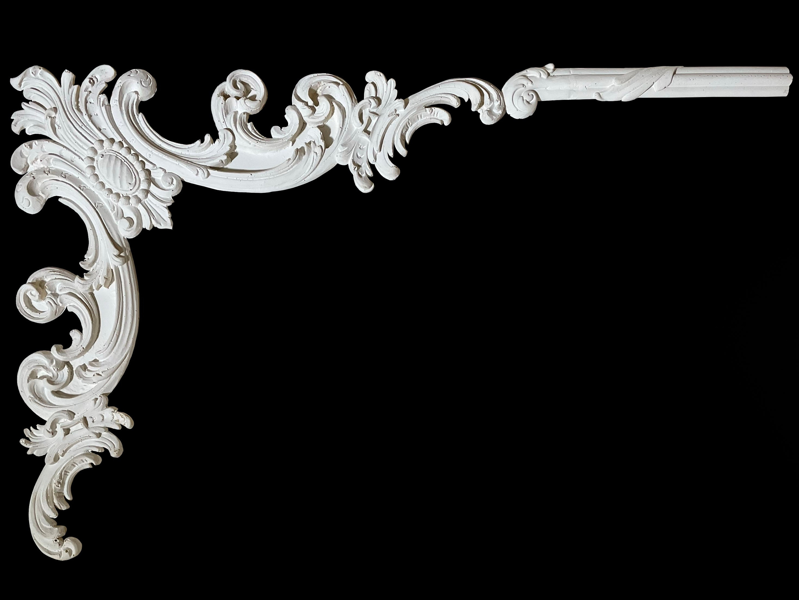 Corners. Plaster molding