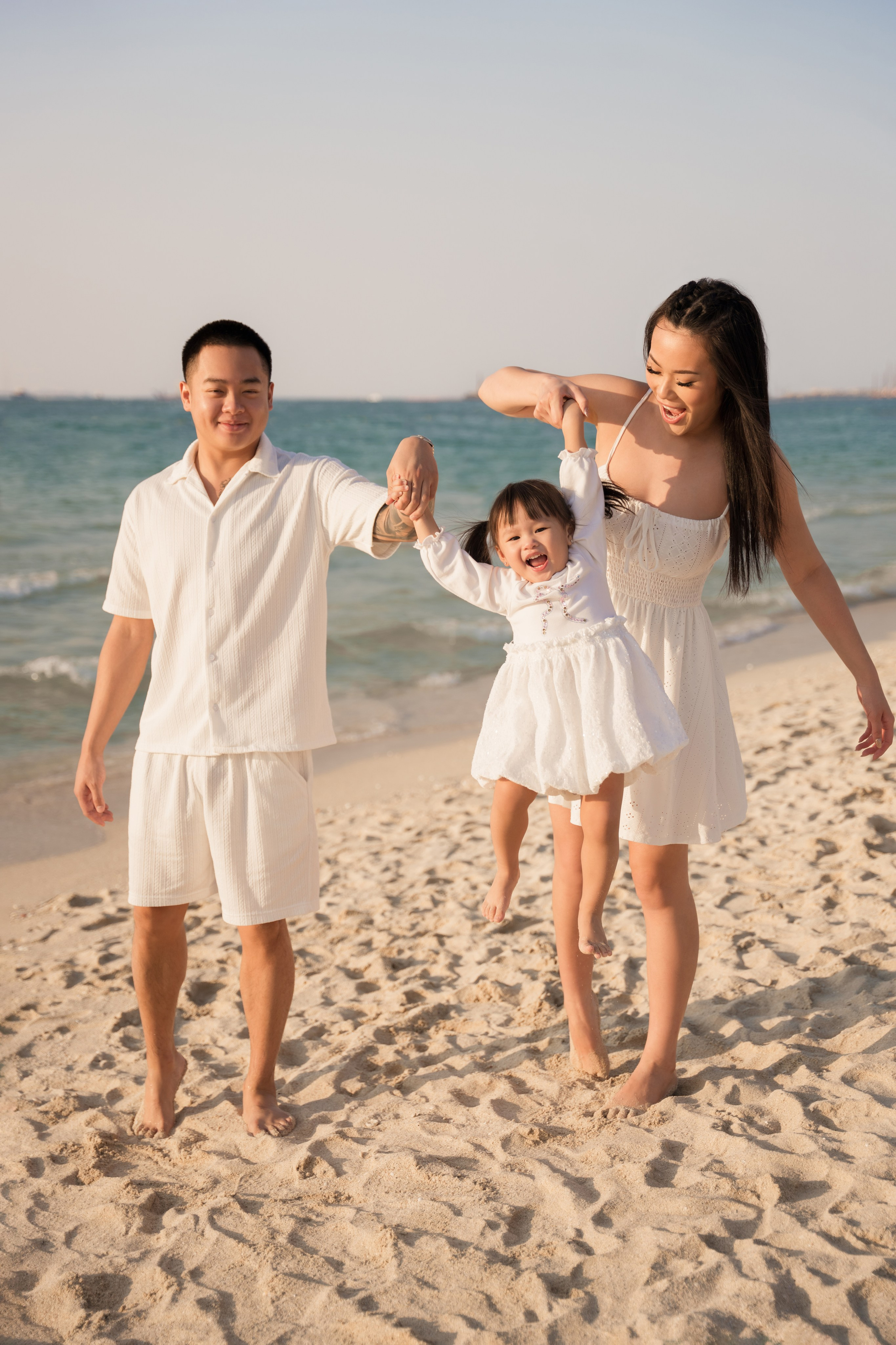 Sea breeze and giggles. Angela Iakovleva — Family Photographer in Dubai