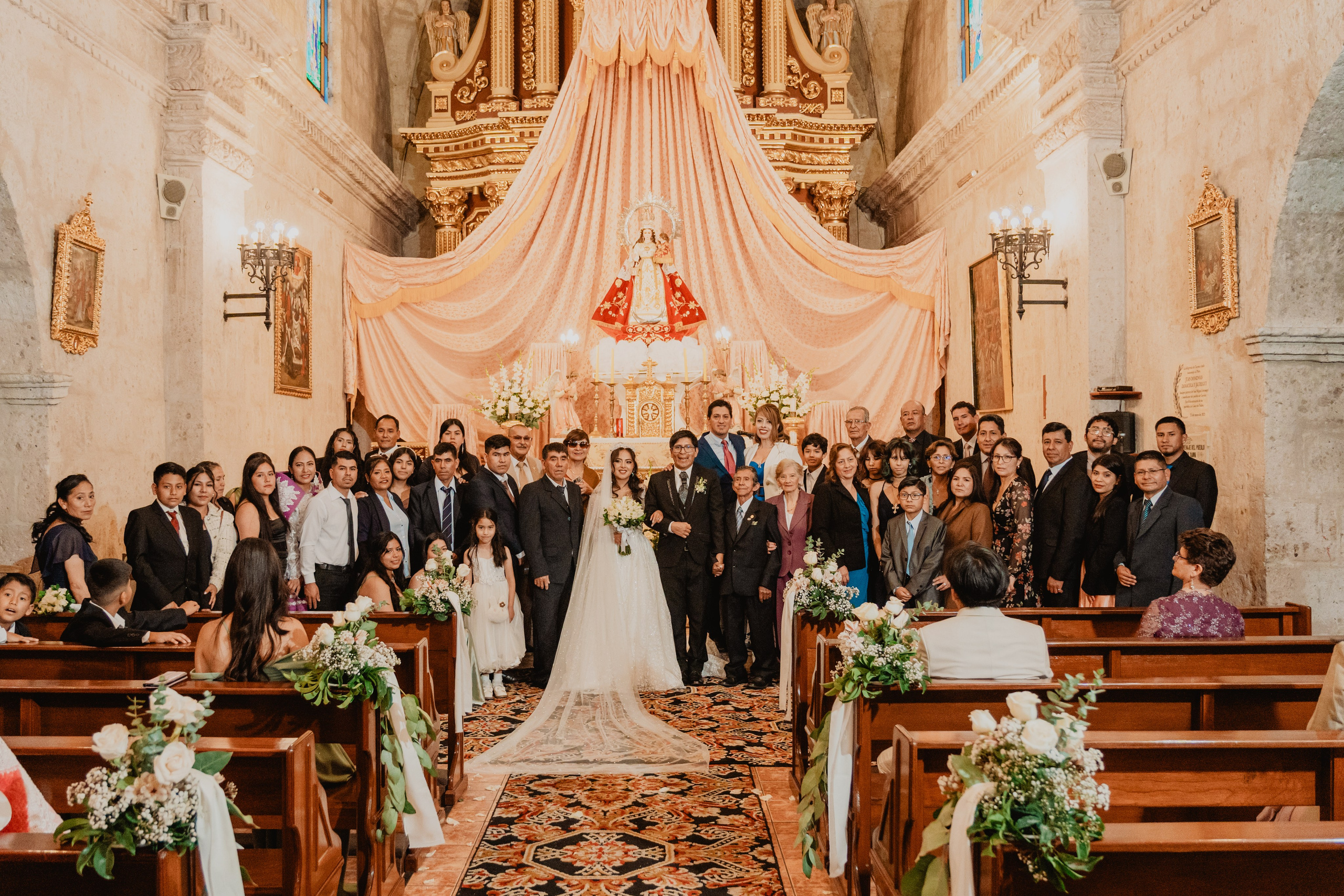 FERNANDO + MARIBEL | BODA RELIGIOSA. Studio KVTA | Fotografía y Video de Bodas en Arequipa