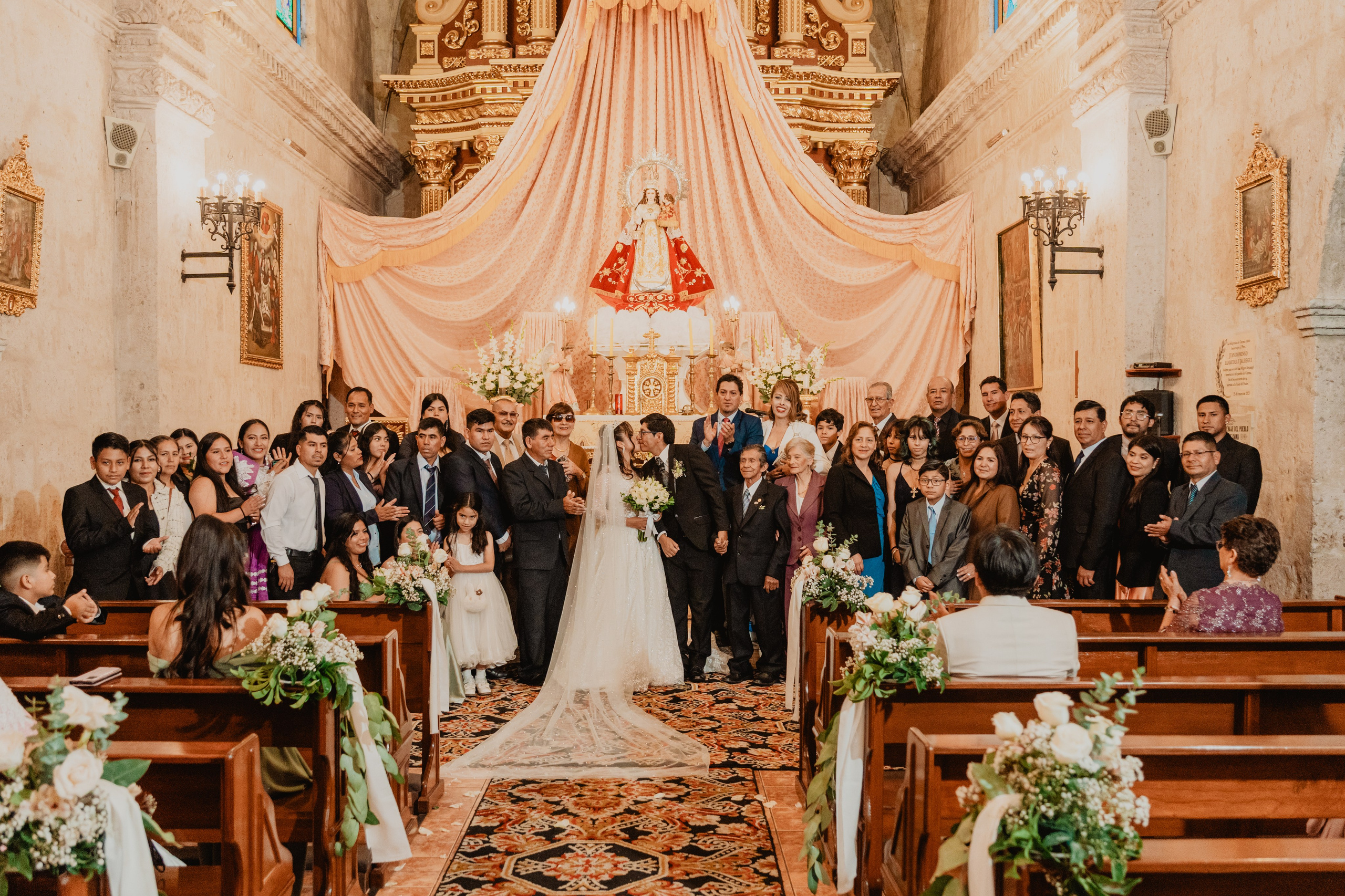 FERNANDO + MARIBEL | BODA RELIGIOSA. Studio KVTA | Fotografía y Video de Bodas en Arequipa