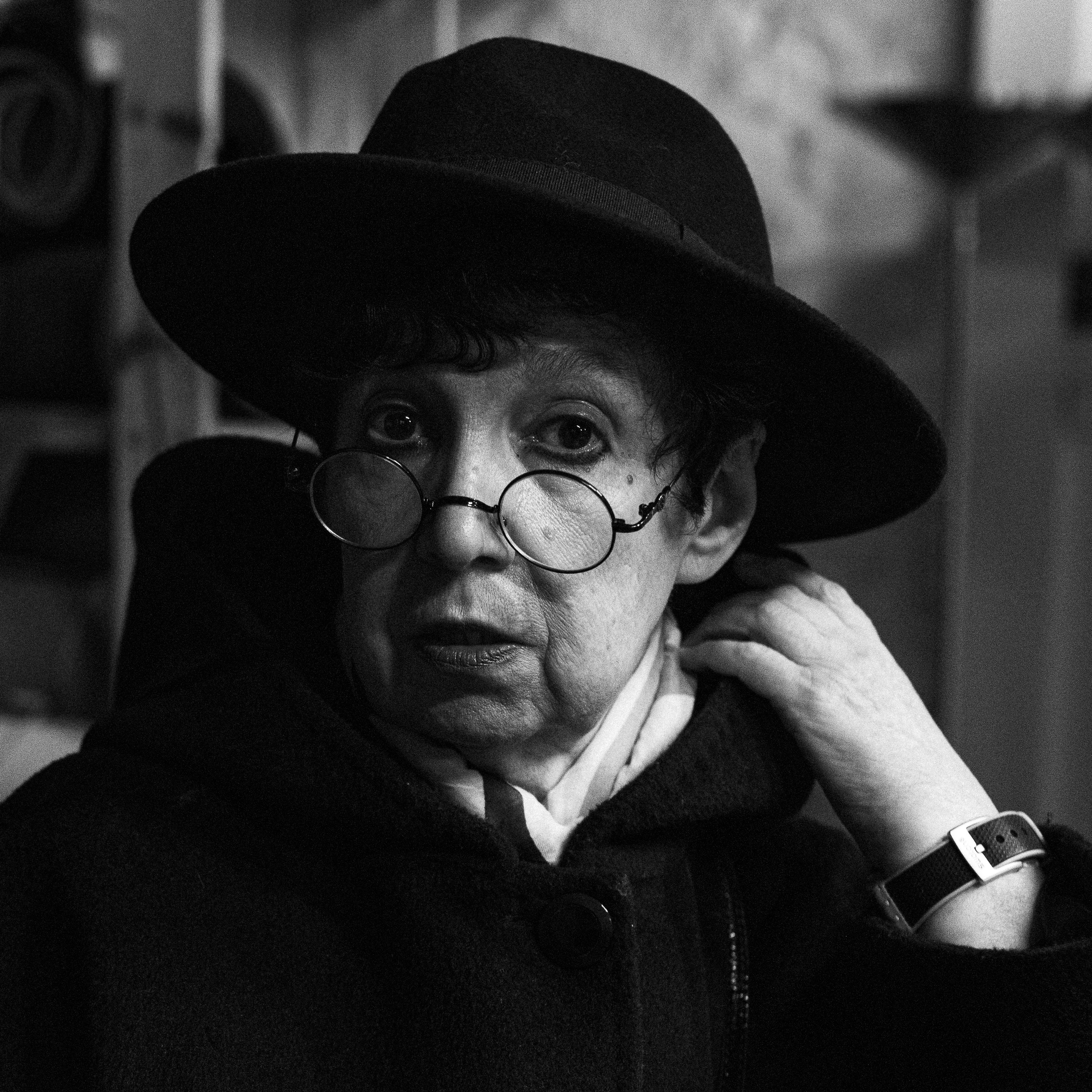 Певица Вероника Долина после своего концерта. Париж