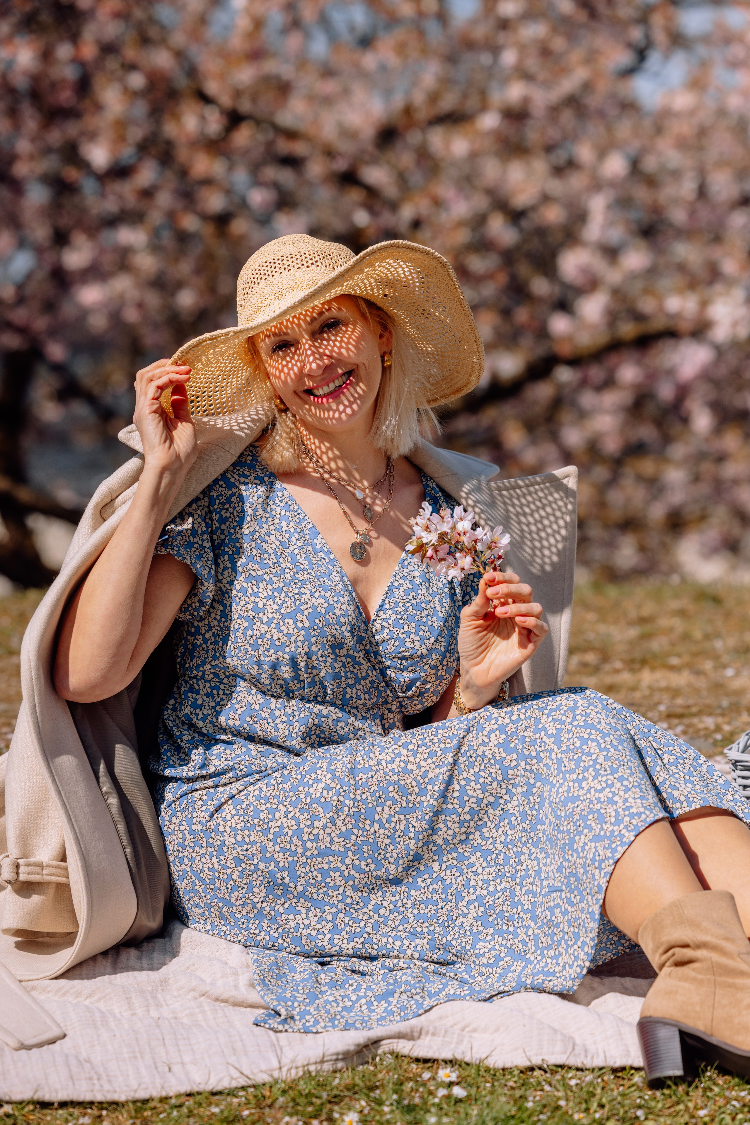 Blütezeit im Olympiapark München. Hochzeitsfotograf München Taufe Familienfotograf Tanja Mauke