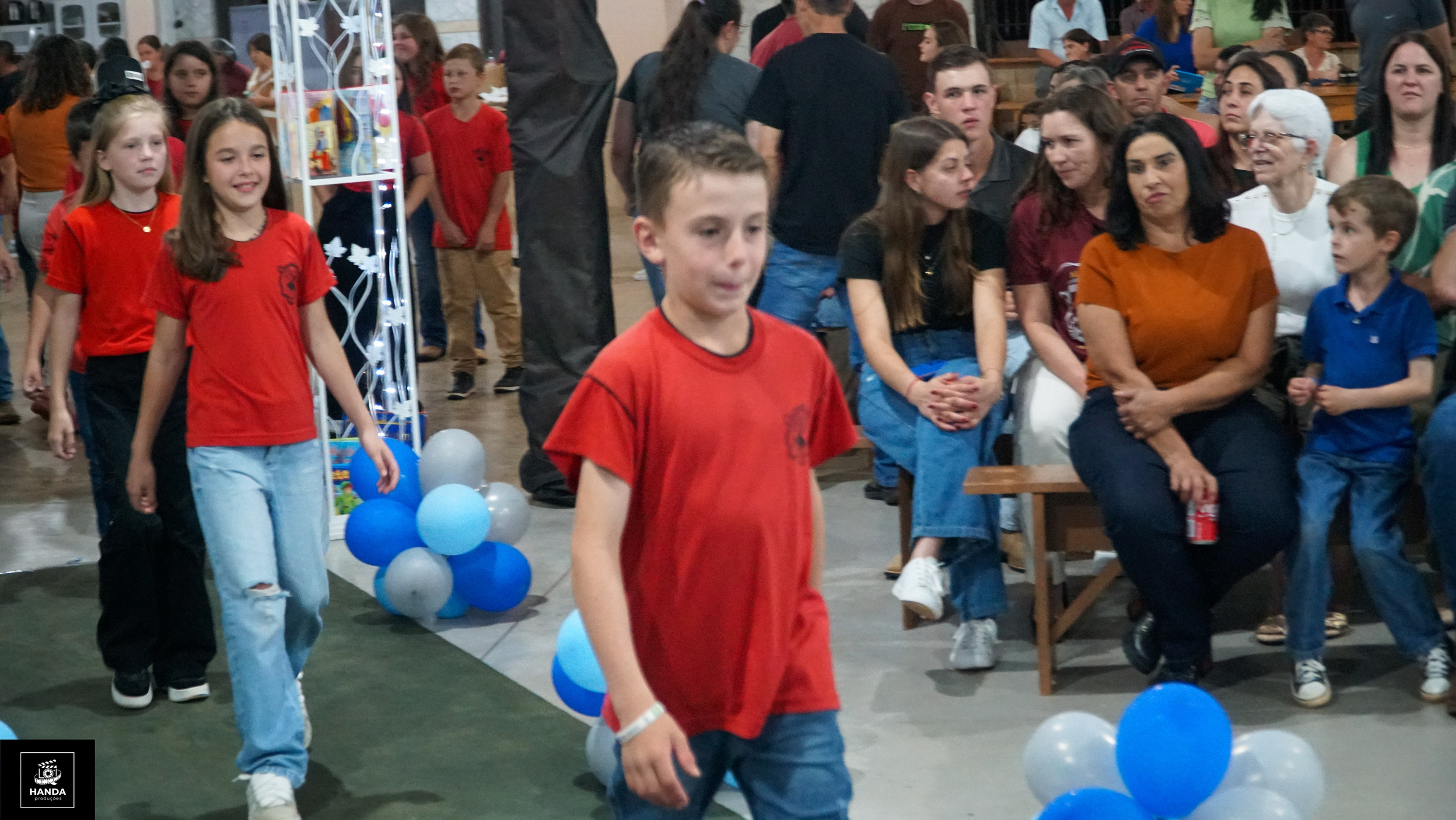 Noite autógrafos colégio Aurélio Buarque de Holanda. Handa Produções