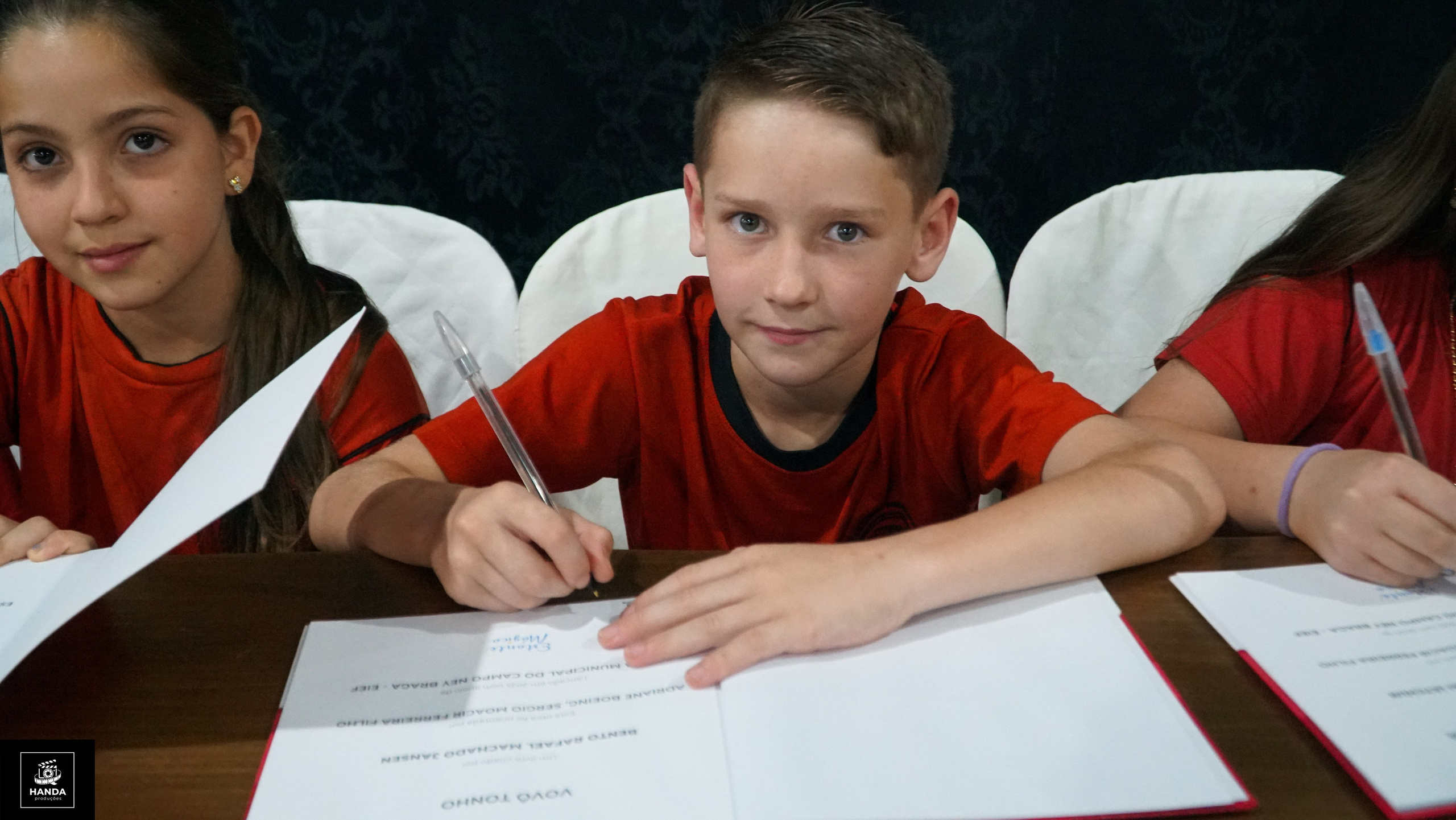 Noite autógrafos colégio Aurélio Buarque de Holanda. Handa Produções