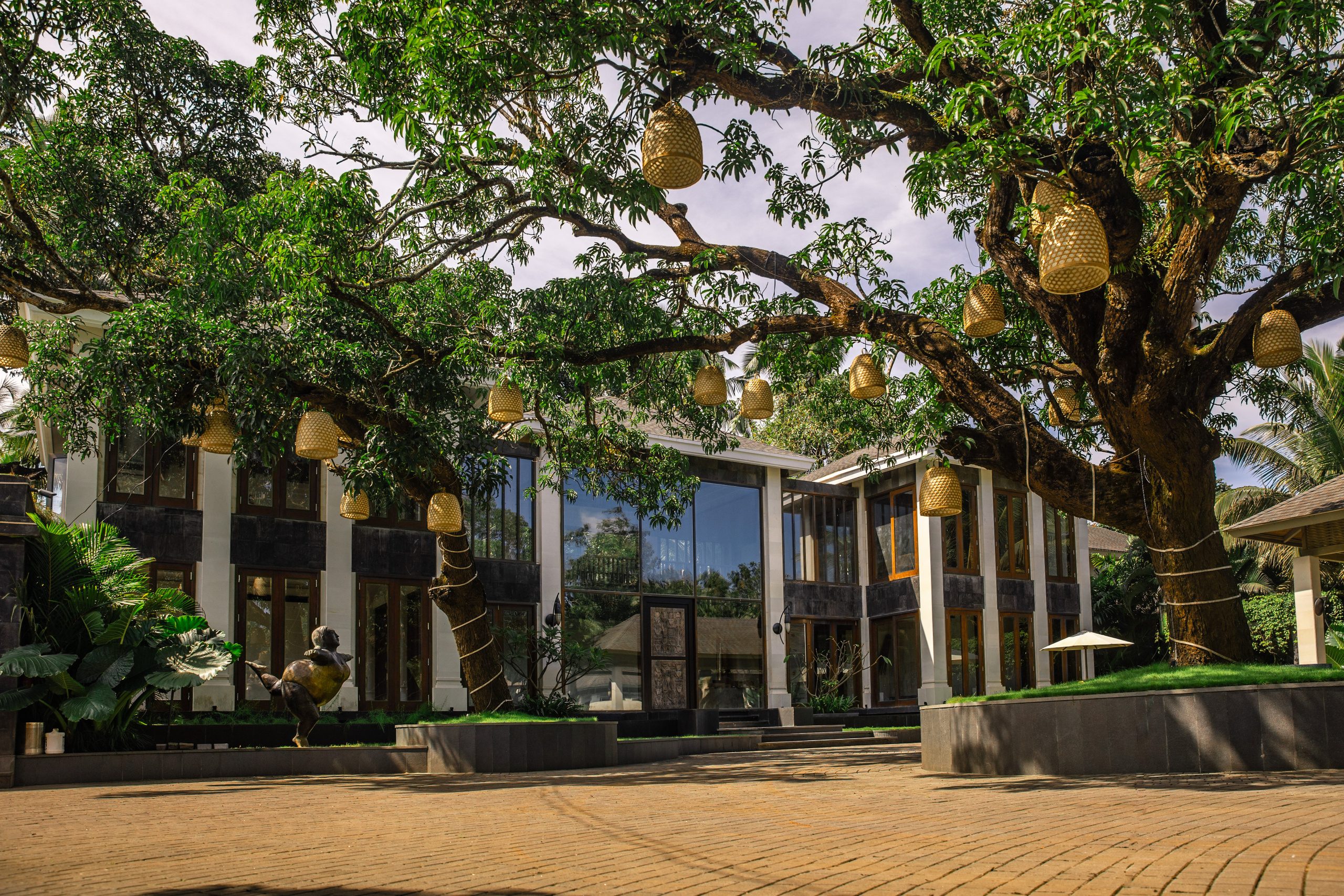 PROPERTY. International Photographer