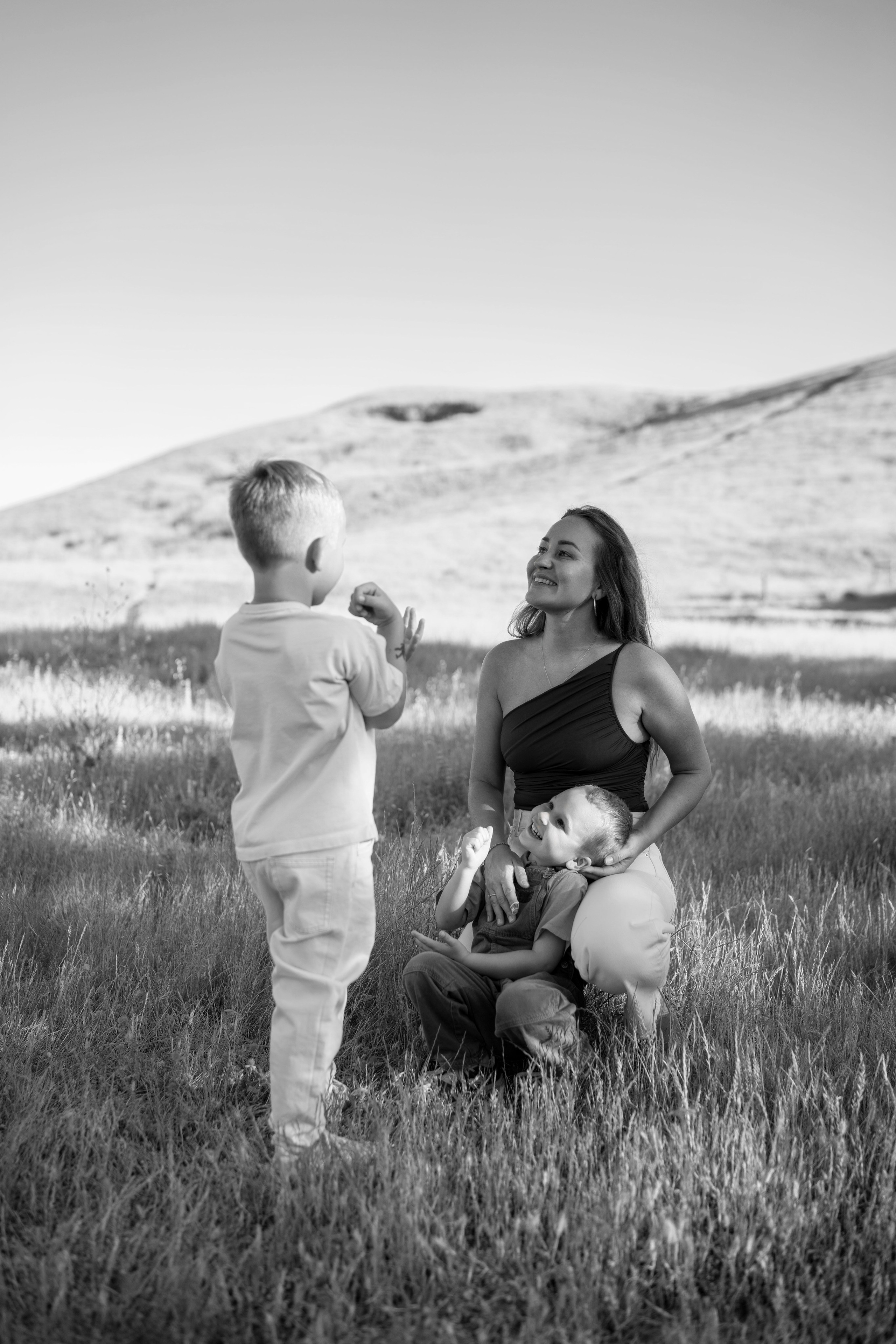 Lifestyle family session, candid family moments, outdoor family portraits, family photo shoot, natural family photos, kids and parents. Bay Area Photographer: family, maternity, love story, wedding