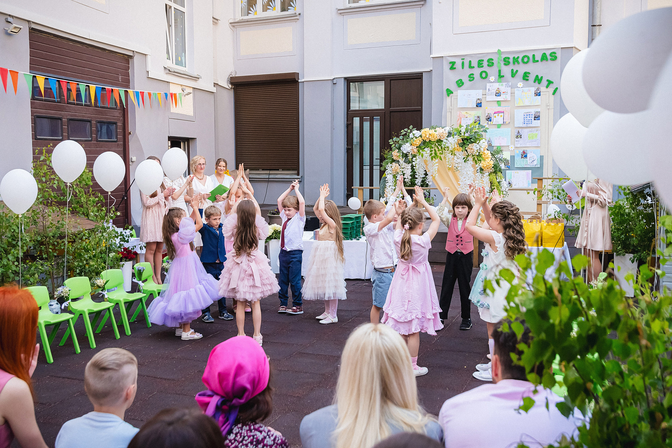 Zīles Skolas Izlaidums. Fotogrāfs Rīgā. Gīmenes, individuālās un dažādu produktu fotosesijas