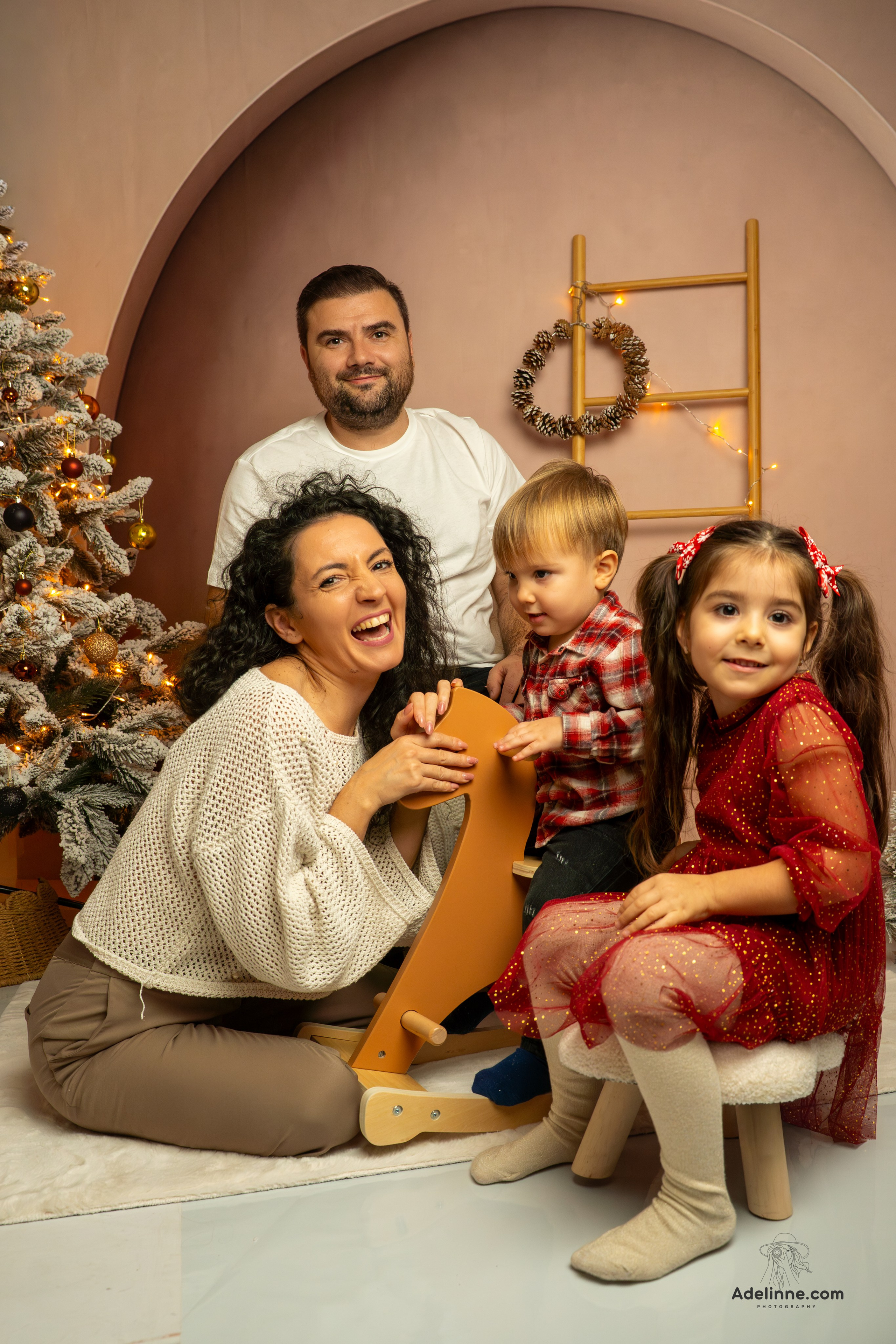 Sedinta foto de familie Craciun. Adelinne — fotograf profesionist în Constanța pentru familii, bebeluși și evenimente