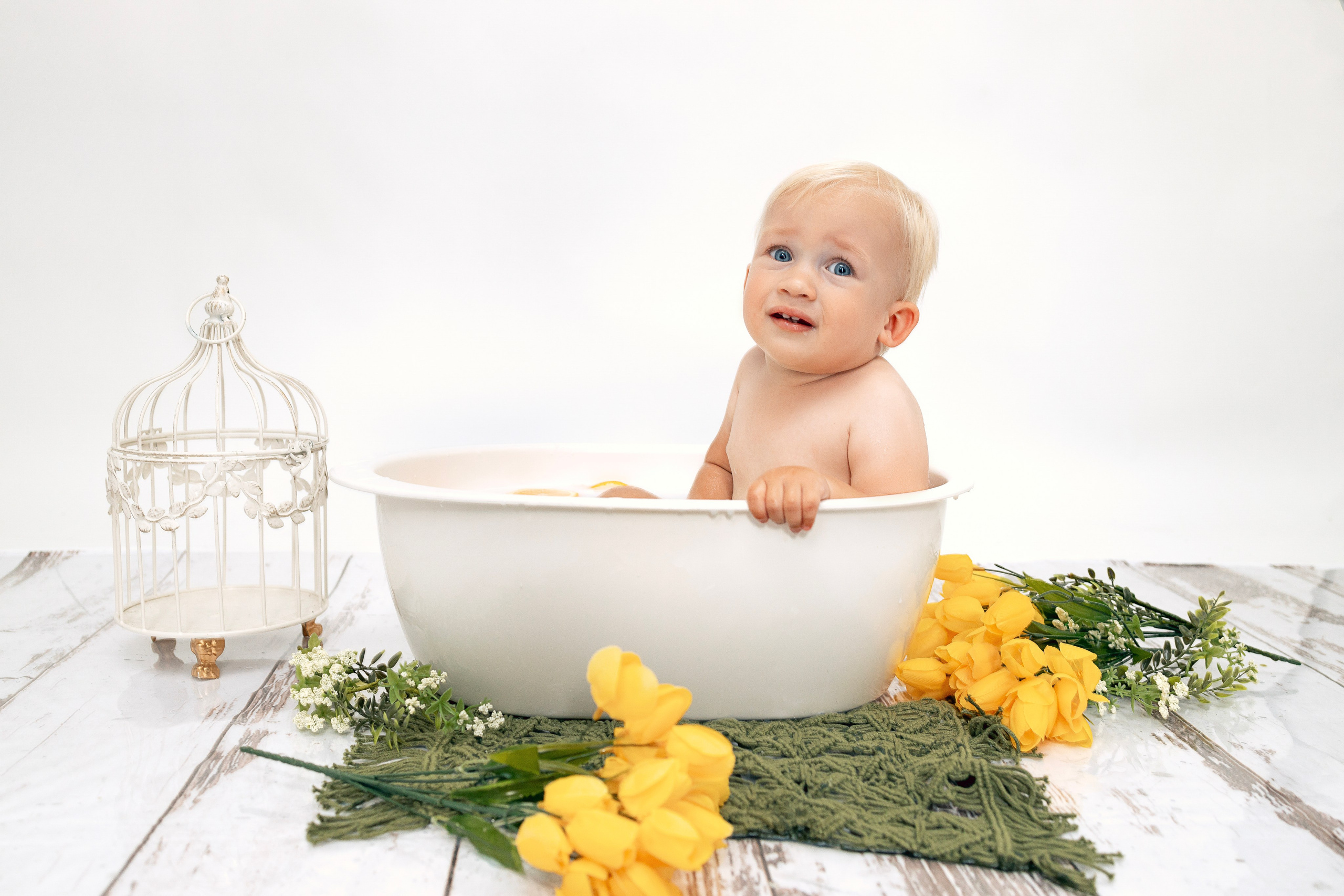 Milk bath. Anaeliseevaphoto.com