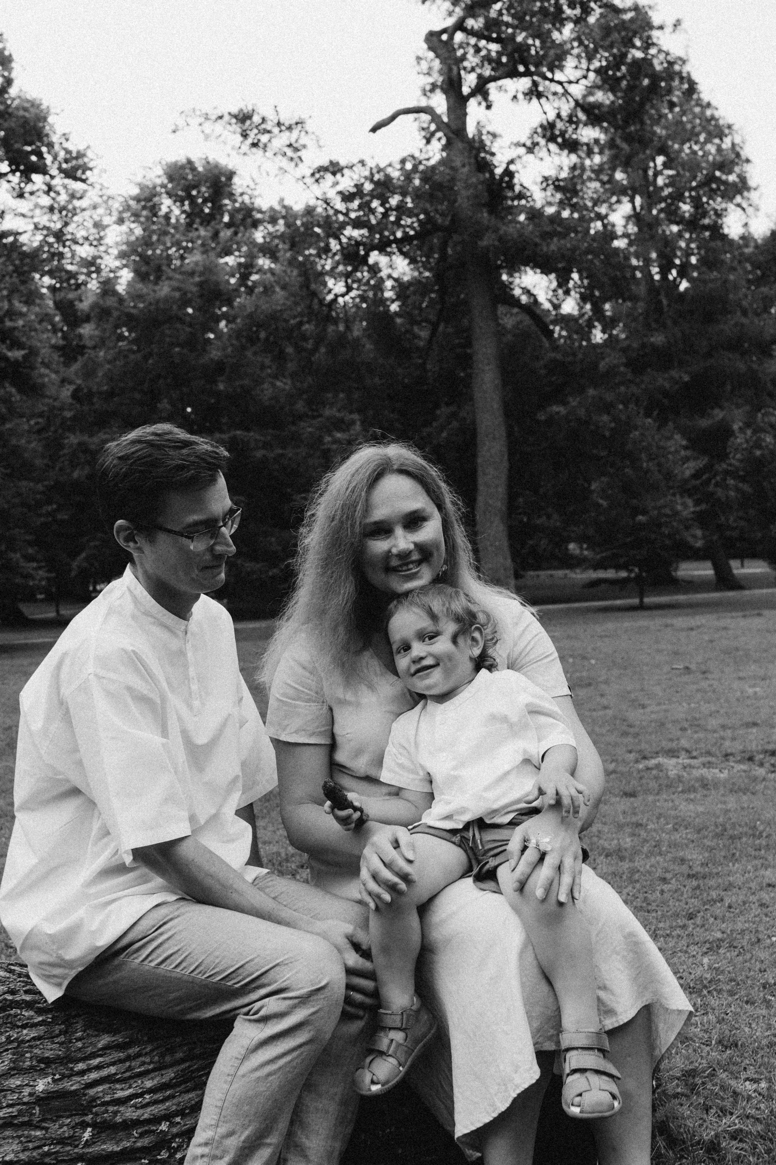 Kaivopuisto. Wedding and potrait photographer in Helsinki Vickan O