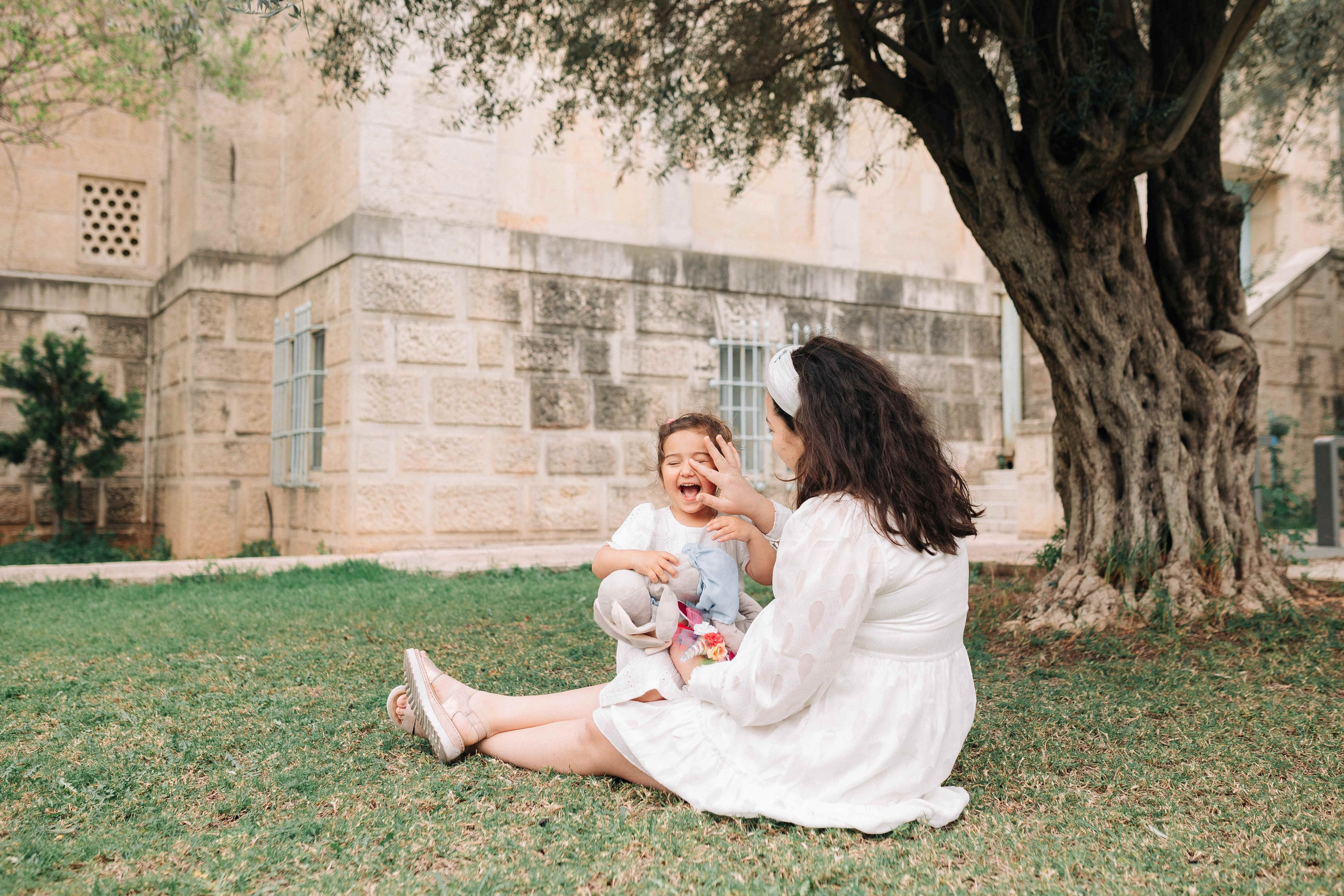 EXPECTING A BABY, JERUSALEM. PHOTOGRAPHER IN ISRAEL
