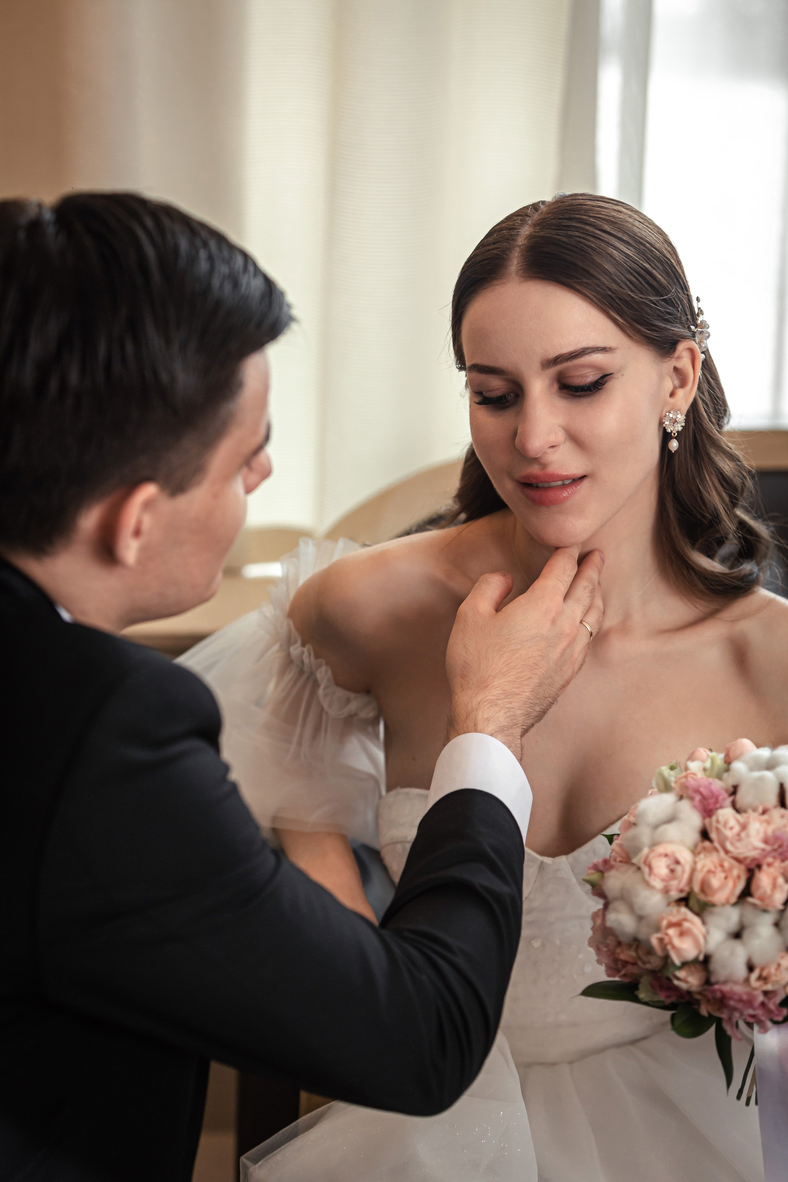 Recién casados ​​sexys en un hotel. Fotógrafo de retrato, familia y reportajes en Valencia | España | Europa Vitalii Lumier