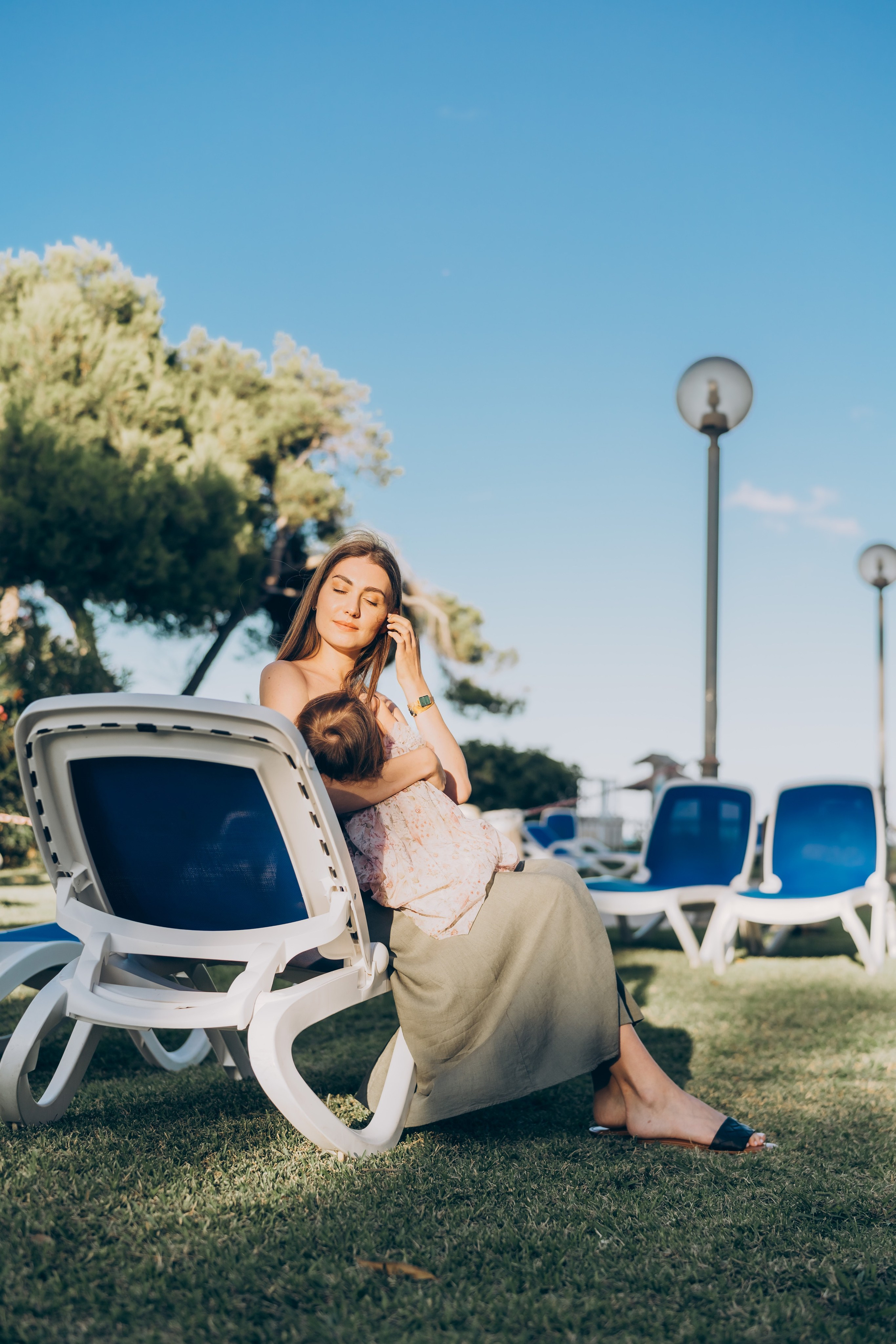 Sophisticated Tanya with her daughter and husband. Фотограф у Пальма де Майорка