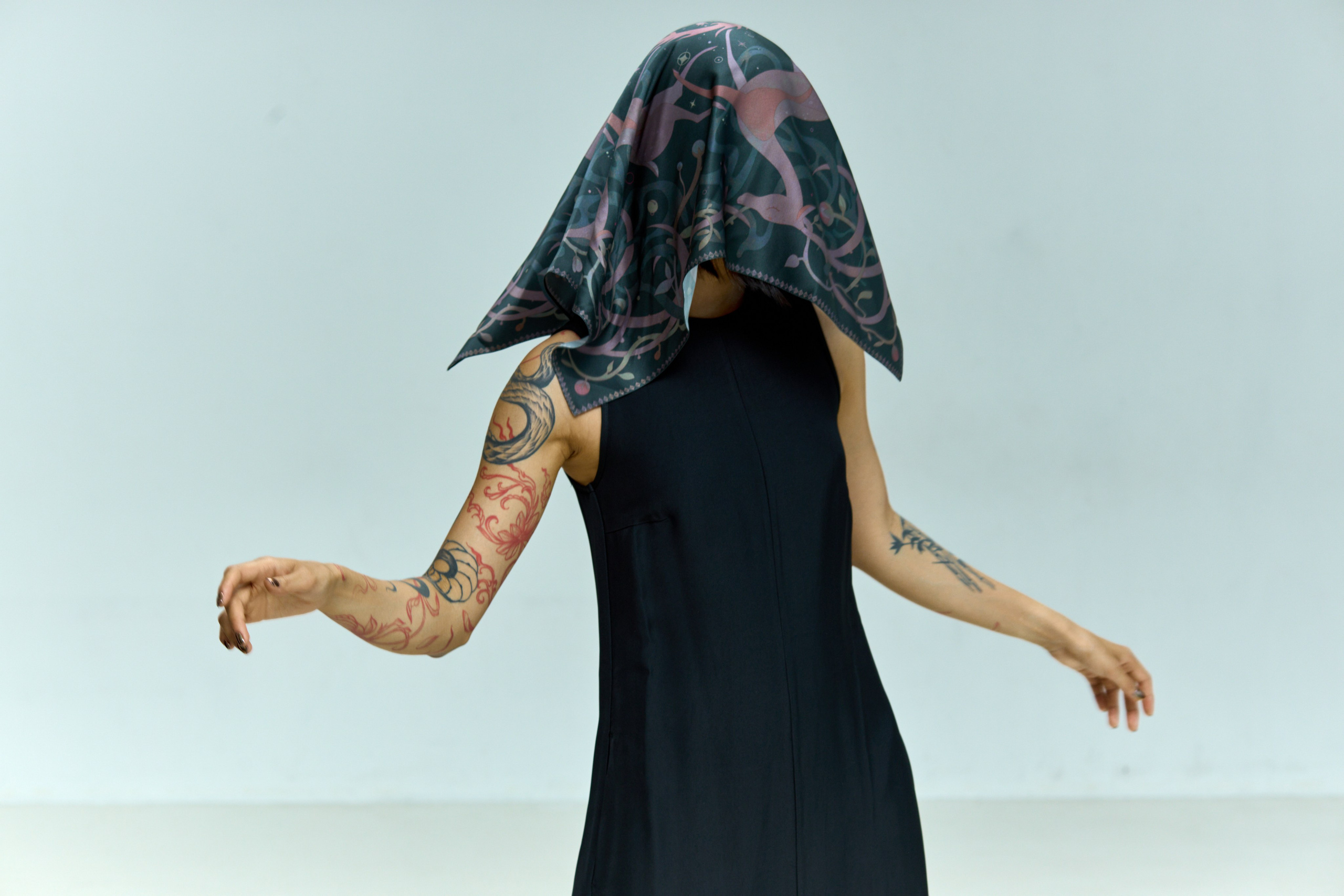 ПЛАТОК ОТ ИРИНА И ОЛЬГА ЕРТАХАНОВЫ. Фотостудия рекламной, коммерческой съемки в Улан-Удэ