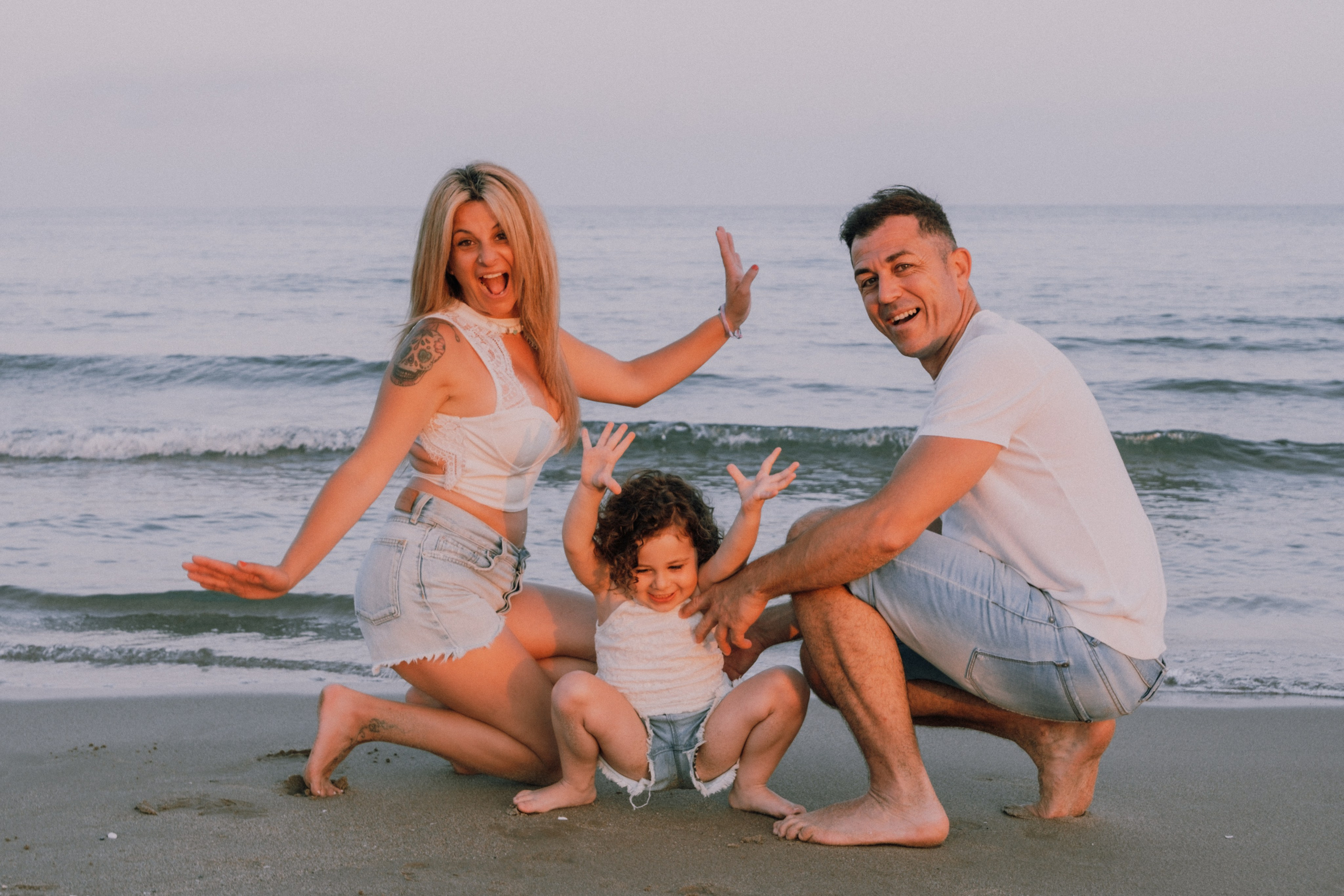 Sesión familiar en la playa. Fotografía profesional en Calafell - Elena Medvedeva