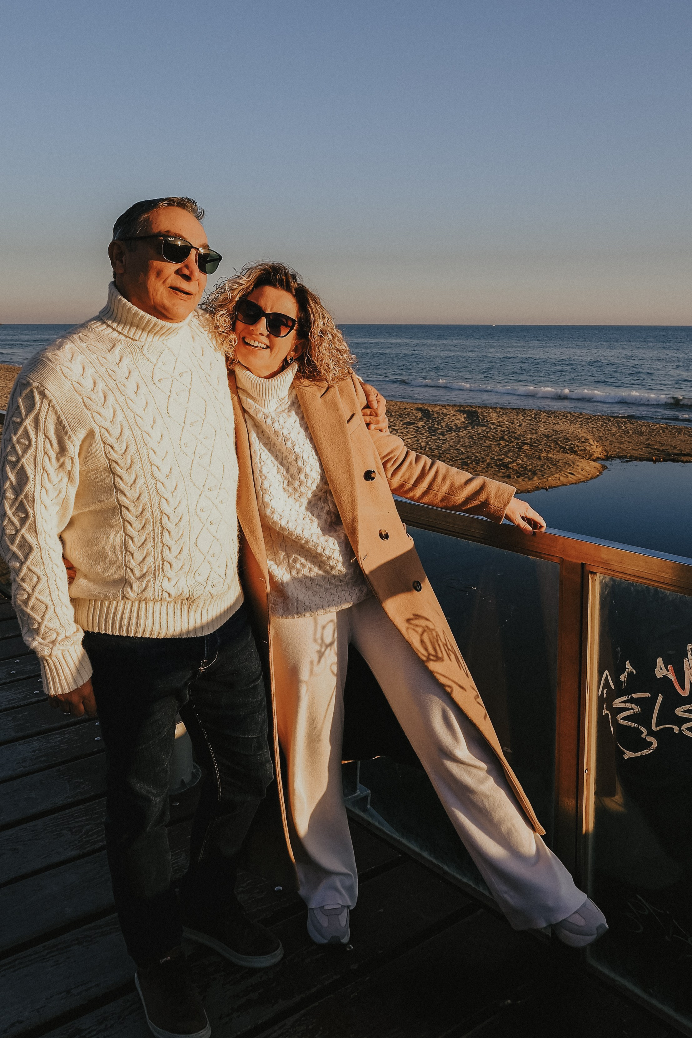 Sesión de pareja en la playa. Fotografía profesional en Calafell - Elena Medvedeva
