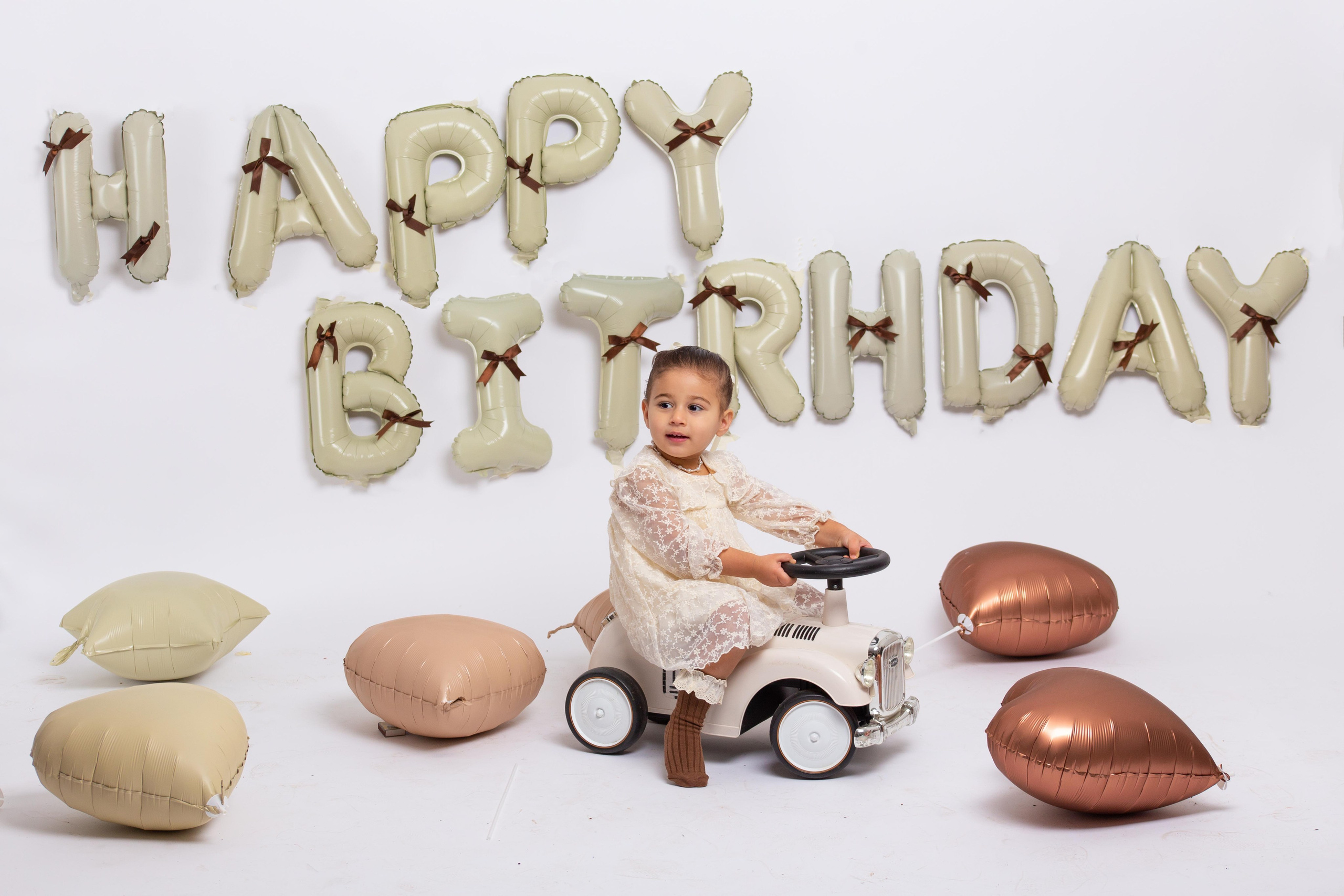 Séance photo anniversaire 2 ans en studio près de Châtellerault. Studio photo « Partage ton bonheur » – Photographe famille près de Châtellerault, Poitiers et Tours