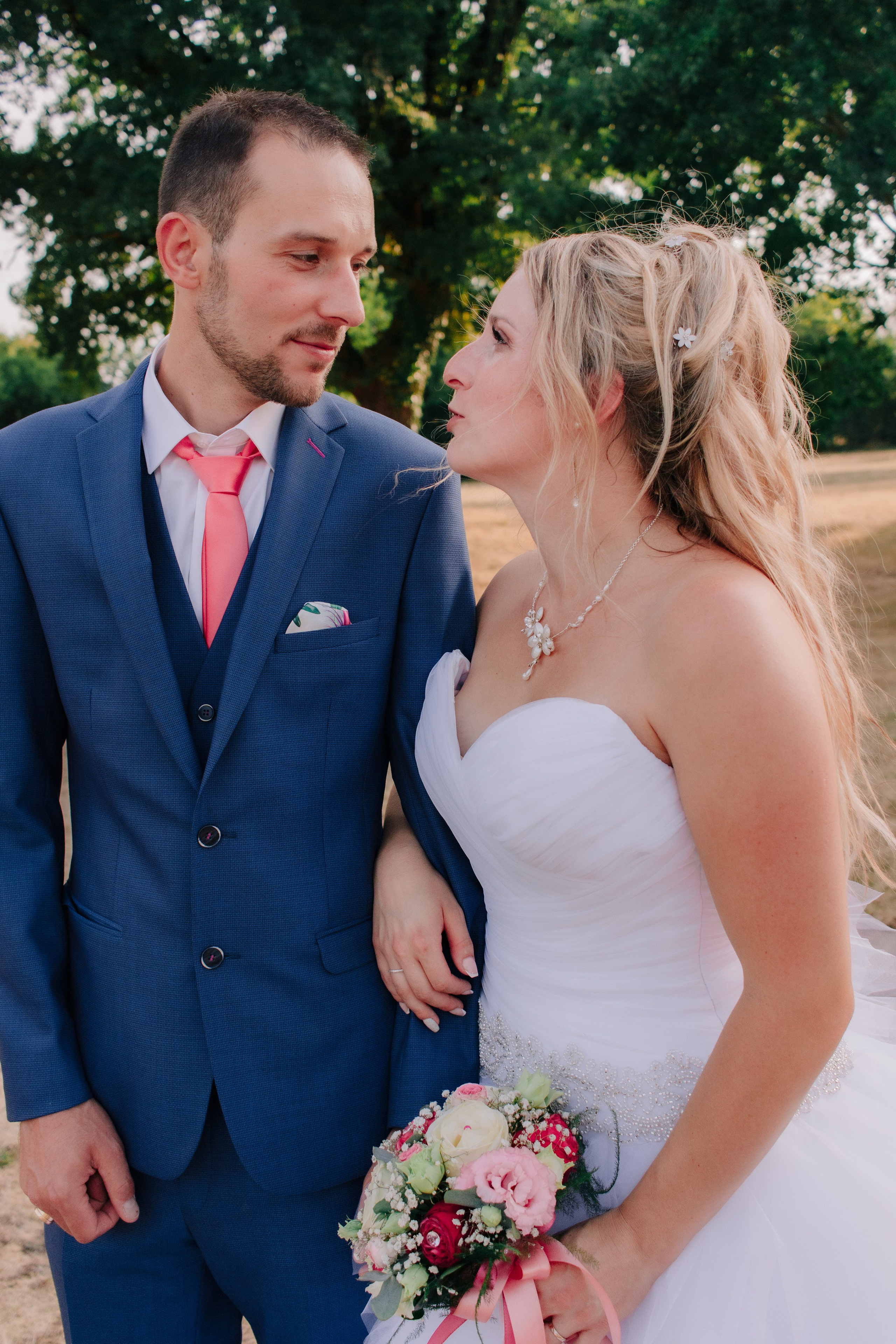 Julie & Denis | Mariage style Scania. Photo studio “Partage ton bonheur” — Family photographer near Châtellerault, Poitiers, and Tours