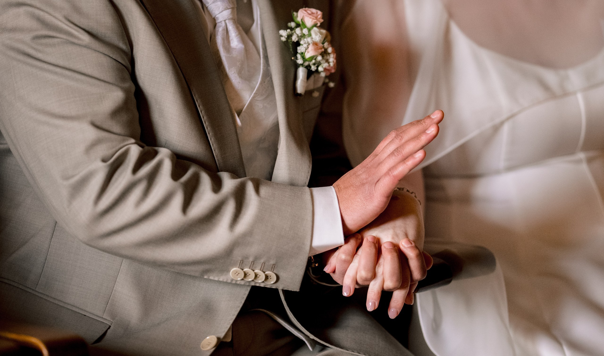 Hochzeitsfotograf Würzburg – Standesamt & Alte Mainbrücke Hochzeit. Hochzeitsfotografin Würzburg & Unterfranken | Anna Saribekyan