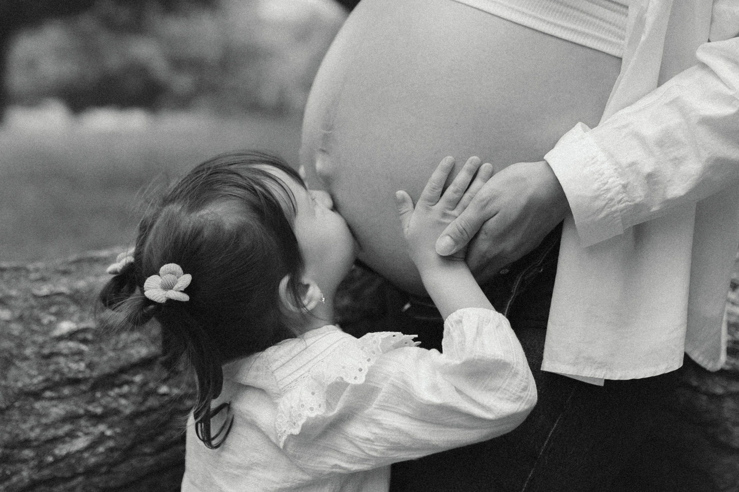Growing life, holding love. Wedding and Portrait Photographer Evie Moon