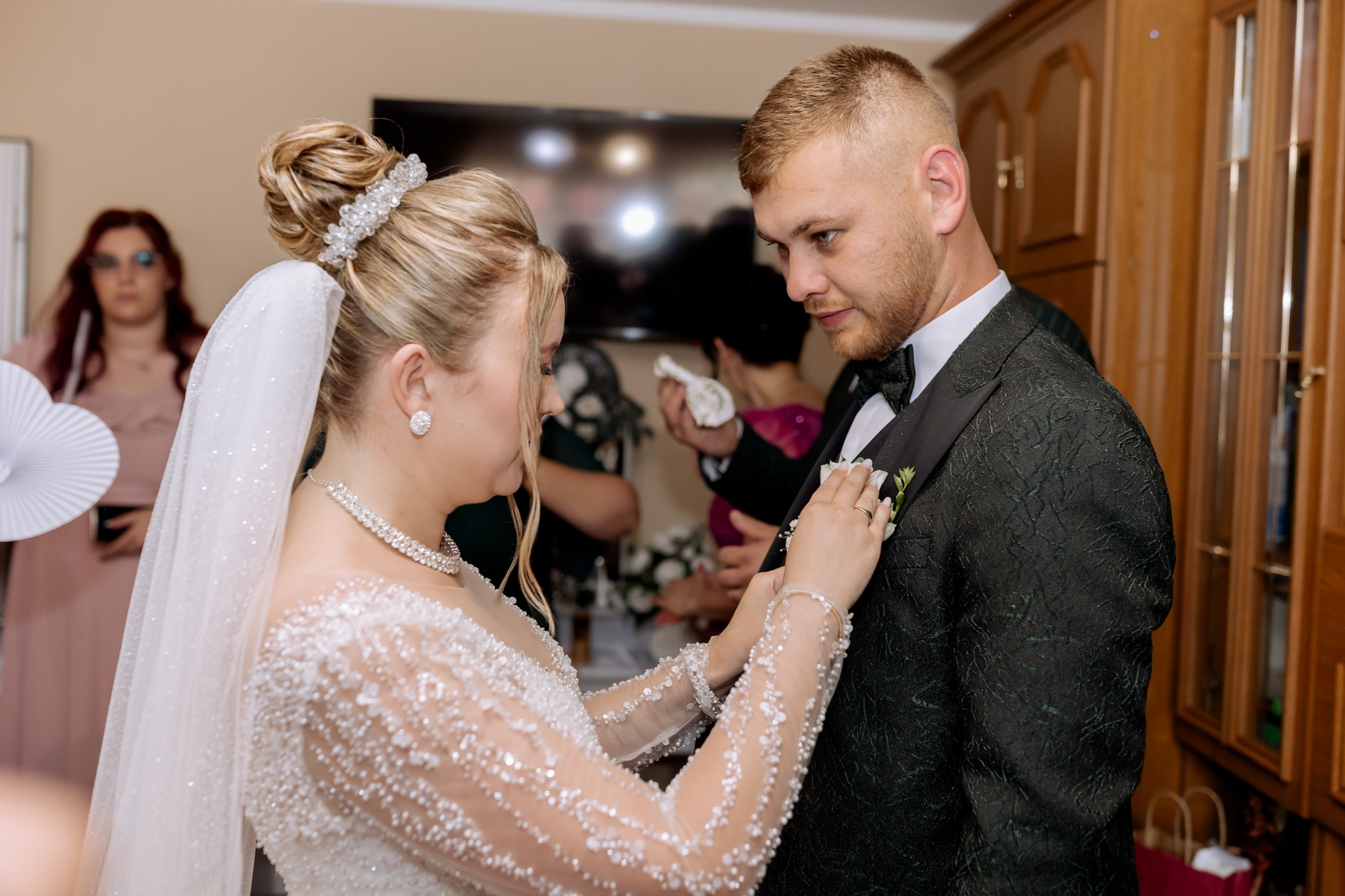 * fotograf stare civilă Siret* fotograf Bucovina* fotograf nuntă Suceava* fotograf Iași Botoșani* stare civilă tradițională* ie românească nuntă* AlinoFotoStudio* fotograf Andrei și Andreea- Alin Chirilă fotograf – stare civilă Siret, Suceava, Andrei și Andreea în ie tradițională, poveste spusă prin fotografiefotograf stare civilă Siret Suceava Alin Chirilă – miri îmbrăcați în costum tradițional bucovineanAlin Chirilă fotograf nuntă Siret Suceava – stare civilă autentică în Bucovina, emoții realefotograf Siret Suceava Alin Chirilă – Andrei și Andreea la starea civilă în ie tradiționalăstare civilă Siret fotograf Alin Chirilă – cadre naturale cu miri în costum popular din Bucovinafotograf nuntă Siret Suceava Alin Chirilă – povestitor prin fotografie, moment emoționant la starea civilăAlin Chirilă fotograf stare civilă Siret – iubire autentică surprinsă în stil documentarfotograf Bucovina Siret Alin Chirilă – stare civilă în ie tradițională, cadre pline de emoțieAlin Chirilă fotograf Suceava – Andrei și Andreea spun DA la starea civilă în Siretfotograf stare civilă Suceava Siret Alin Chirilă – poveste de iubire în stil tradițional românesc - Alin Chirilă fotograf profesionist, AlinoFotoStudio, fotograf evenimente Siret, Suceava County, Iași, Bacău County, Botoșani, Neamț County, fotograf nunți, botezuri, cununii civile, portrete și momente autentice surprinse elegant.- Alin Chirilă surprinde momente elegante de nuntă și evenimente speciale prin AlinoFotoStudio, fotograf disponibil în Siret, Suceava County, Iași, Bacău County, Botoșani și Neamț County, specializat în nunți, botezuri și cununii civile. - Alin Chirilă fotograf profesionist, AlinoFotoStudio, fotograf nuntă și evenimente în Siret, Suceava, Iași, Bacău, Botoșani și Piatra Neamț, fotograf nunți, botezuri, cununie civilă, ședințe foto, trash the dress, logodnă, familie, portrete și fotografii autentice. - AlinoFotoStudio by Alin Chirilă, fotograf evenimente premium în Suceava County, Iași County, Bacău County, Botoșani County și Neamț County, fotograf de familie, fotograf ceremonii religioase, petreceri și momente emoționante. - Alin Chirilă fotograf, povestitor prin fotografie, servicii foto profesionale pentru mireasă, mire, pregătiri nuntă, biserică, restaurant, valsul mirilor, tradiții românești și amintiri de neuitat în Moldova.