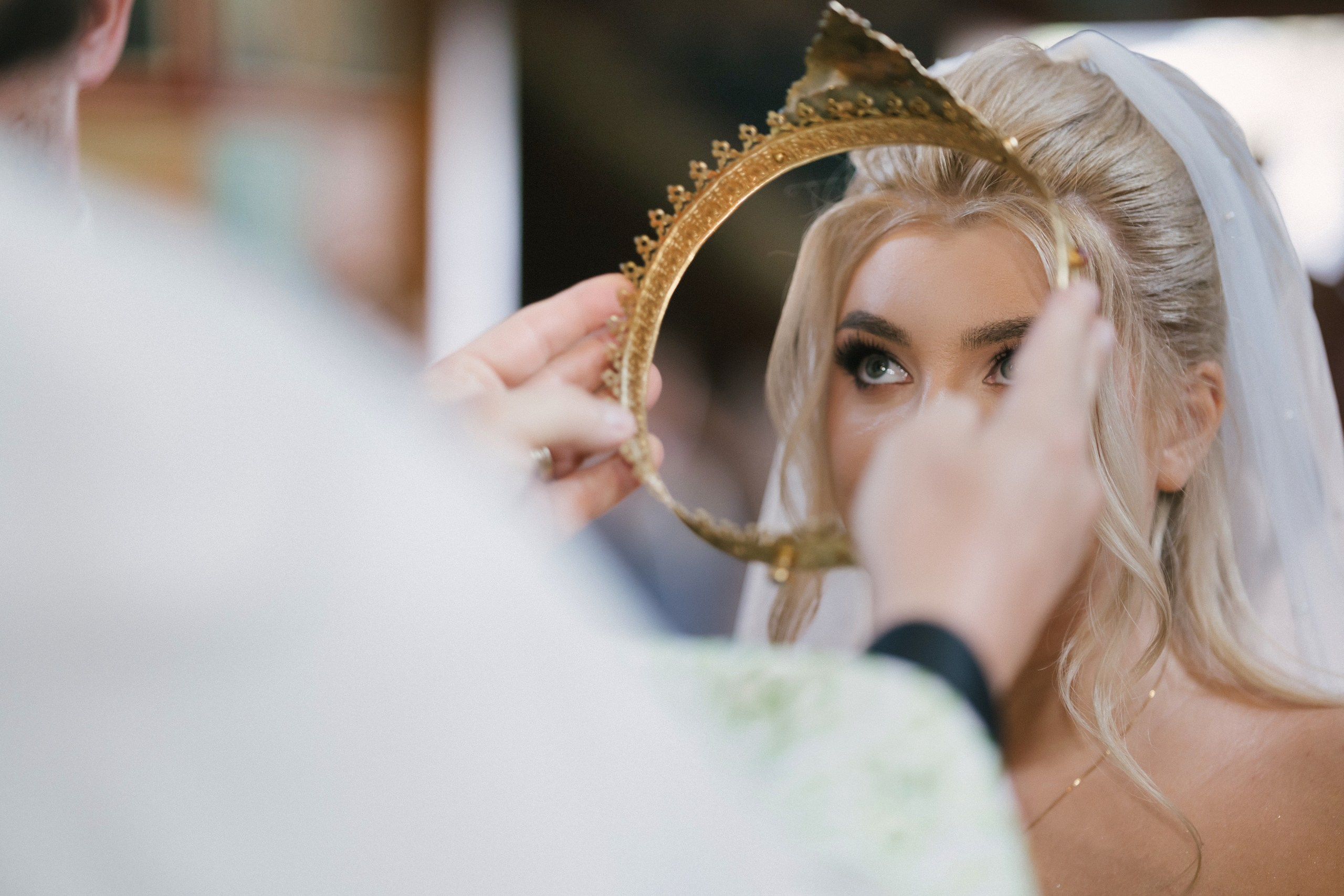 - mireasă Lavinia pregătire casa părintească Hârlău- mire Mihai pregătire Flămânzi cavalerii de onoare- fotograf nuntă Casa Jorovlea- ședință foto miri Mihai și Lavinia- nuntă elegantă Casa Jorovlea- fotografie de nuntă naturală România- domnișoare de onoare pregătire mireasă- emoții nuntă biserică- dansul mirilor Casa Jorovlea* fotograf profesionist nuntă Botoșani Iași* fotografie documentară de nuntă- familie și prieteni la nuntă- nași Mihai și Nicoleta nuntă- portret mireasă în lumină naturală- petrecere nuntă Casa Jorovlea- Nuntă Mihai și Lavinia – momente emoționante din ziua nunții, pregătirile mirilor în Hârlău și Flămânzi, ceremonia religioasă și ședința foto realizată de  AlinoFotoStudio -  Mireasa Lavinia în timpul pregătirilor la Hârlău-  Mihai pregătit de cavalerii de onoare în Flămânzi - Ceremonia religioasă a mirilor Mihai și Lavinia-Ședință foto romantică de nuntă Mihai și Lavinia - Dansul mirilor la petrecerea de nuntă -  fotograf nuntă Iași-  fotograf nuntă Botoșani- wedding photography Romania- AlinoFotoStudio - AlinoFotoStudio - Alin Chirilă fotograf - fotograf Botoșani - fotograf Iași - fotograf Hârlău - fotograf Bacău - fotograf Suceava - fotograf București - fotograf Neamț - servicii foto video - fotograf evenimente - fotograf nuntă - fotograf botez - wedding photographer Romania - ședință foto nuntă - fotografie de eveniment - wedding photography - fotografie profesională - fotograf profesionist România- povestitor prin fotografie, servicii foto - video -profesionale