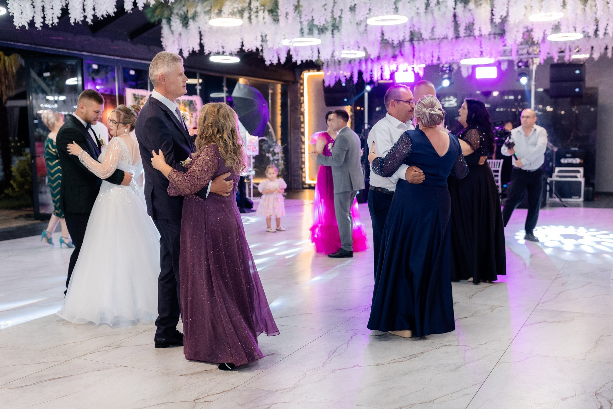 * fotograf stare civilă Siret* fotograf Bucovina* fotograf nuntă Suceava* fotograf Iași Botoșani* stare civilă tradițională* ie românească nuntă* AlinoFotoStudio* fotograf Andrei și Andreea- Alin Chirilă fotograf – stare civilă Siret, Suceava, Andrei și Andreea în ie tradițională, poveste spusă prin fotografiefotograf stare civilă Siret Suceava Alin Chirilă – miri îmbrăcați în costum tradițional bucovineanAlin Chirilă fotograf nuntă Siret Suceava – stare civilă autentică în Bucovina, emoții realefotograf Siret Suceava Alin Chirilă – Andrei și Andreea la starea civilă în ie tradiționalăstare civilă Siret fotograf Alin Chirilă – cadre naturale cu miri în costum popular din Bucovinafotograf nuntă Siret Suceava Alin Chirilă – povestitor prin fotografie, moment emoționant la starea civilăAlin Chirilă fotograf stare civilă Siret – iubire autentică surprinsă în stil documentarfotograf Bucovina Siret Alin Chirilă – stare civilă în ie tradițională, cadre pline de emoțieAlin Chirilă fotograf Suceava – Andrei și Andreea spun DA la starea civilă în Siretfotograf stare civilă Suceava Siret Alin Chirilă – poveste de iubire în stil tradițional românesc - Alin Chirilă fotograf profesionist, AlinoFotoStudio, fotograf evenimente Siret, Suceava County, Iași, Bacău County, Botoșani, Neamț County, fotograf nunți, botezuri, cununii civile, portrete și momente autentice surprinse elegant.- Alin Chirilă surprinde momente elegante de nuntă și evenimente speciale prin AlinoFotoStudio, fotograf disponibil în Siret, Suceava County, Iași, Bacău County, Botoșani și Neamț County, specializat în nunți, botezuri și cununii civile. - Alin Chirilă fotograf profesionist, AlinoFotoStudio, fotograf nuntă și evenimente în Siret, Suceava, Iași, Bacău, Botoșani și Piatra Neamț, fotograf nunți, botezuri, cununie civilă, ședințe foto, trash the dress, logodnă, familie, portrete și fotografii autentice. - AlinoFotoStudio by Alin Chirilă, fotograf evenimente premium în Suceava County, Iași County, Bacău County, Botoșani County și Neamț County, fotograf de familie, fotograf ceremonii religioase, petreceri și momente emoționante. - Alin Chirilă fotograf, povestitor prin fotografie, servicii foto profesionale pentru mireasă, mire, pregătiri nuntă, biserică, restaurant, valsul mirilor, tradiții românești și amintiri de neuitat în Moldova.