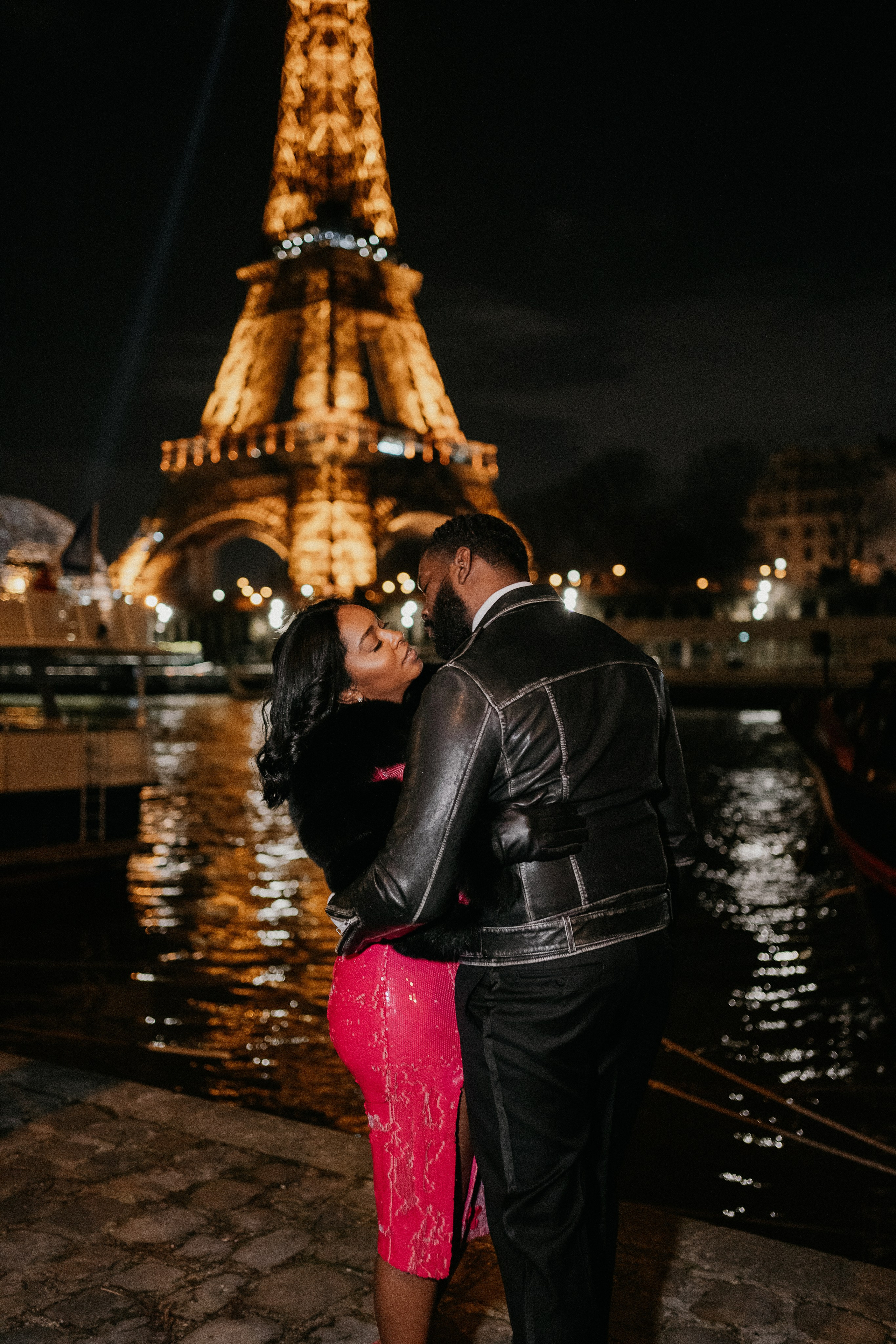 Night time. Photographer in Paris Yulia Shkadina | Couples, engagement, pre-wedding, individual photo-shoots in Paris at the best locations