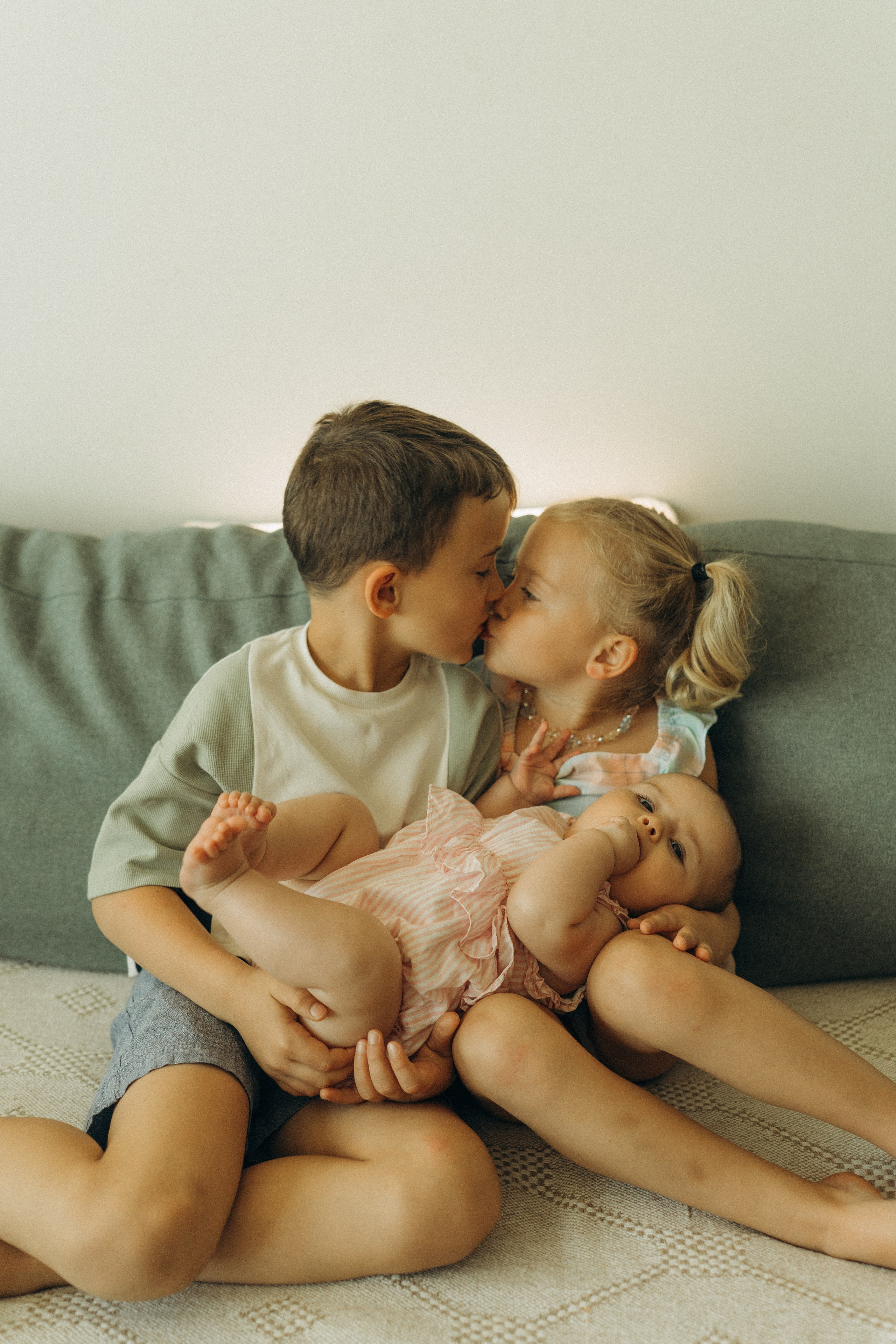Lauren’s family. Professional Photographer Abu Dhabi, Dubai — Yulia Ismoilova | 2025