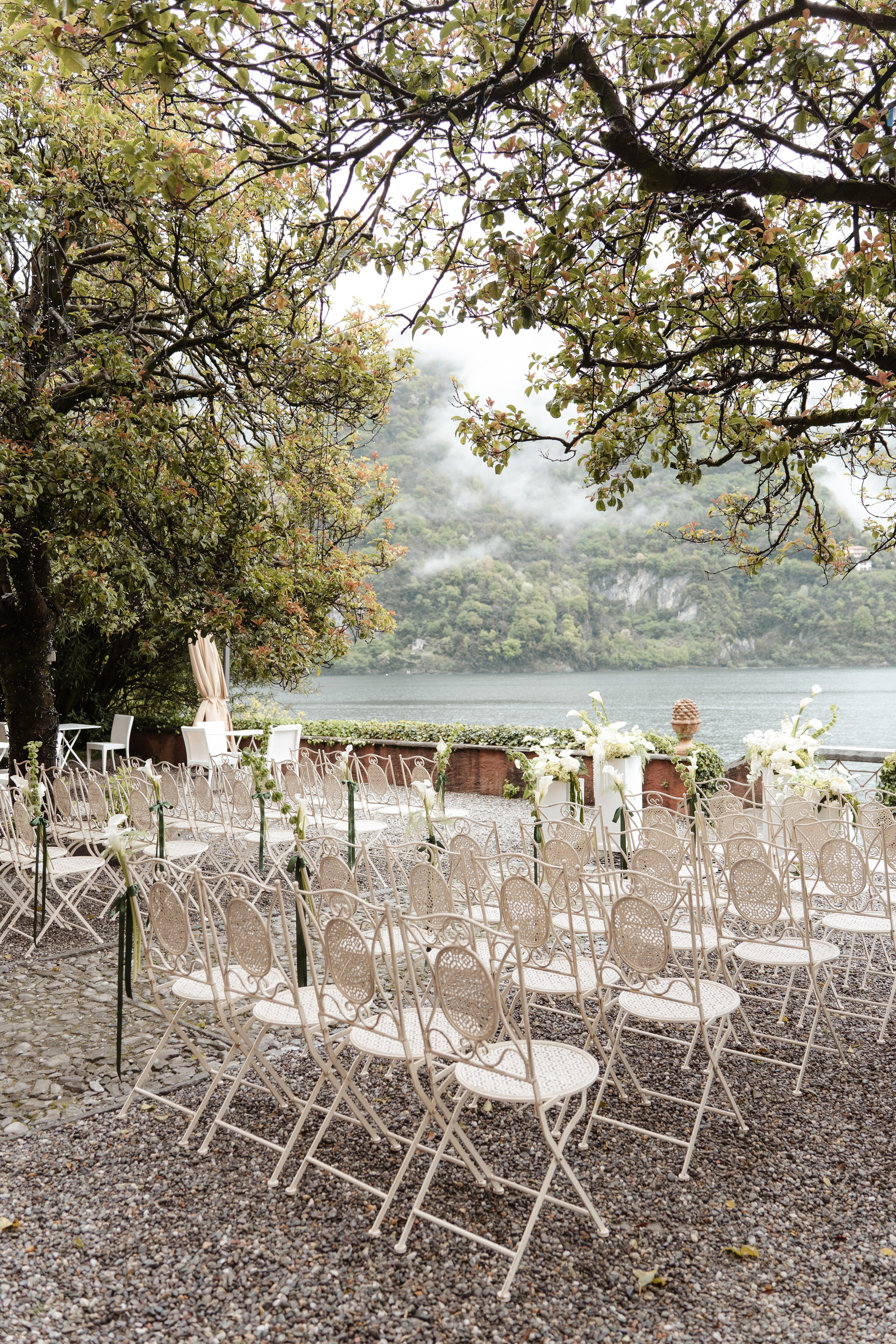 BEATRICE AND RAFAELE_LAKE COMO_Villa Regina Teodolinda. PHOTOGRAPHER IN ITALY
