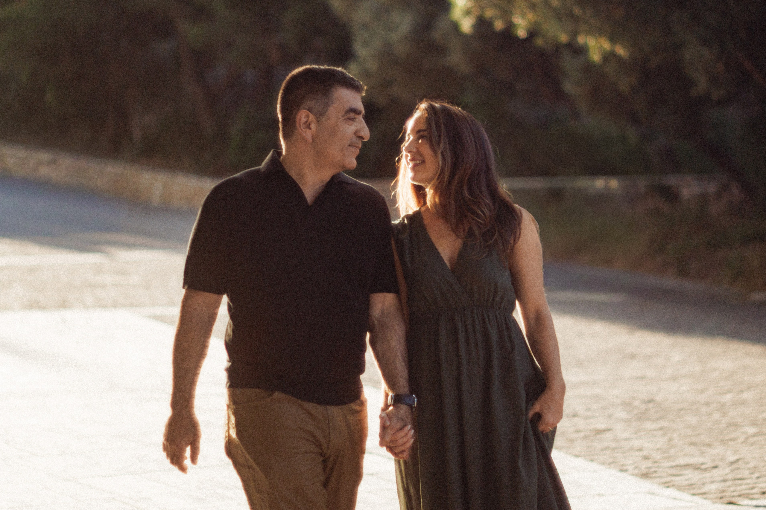 Stephanie and Zead’s photowalk in center of Athens. Photographer in Greece Kristina