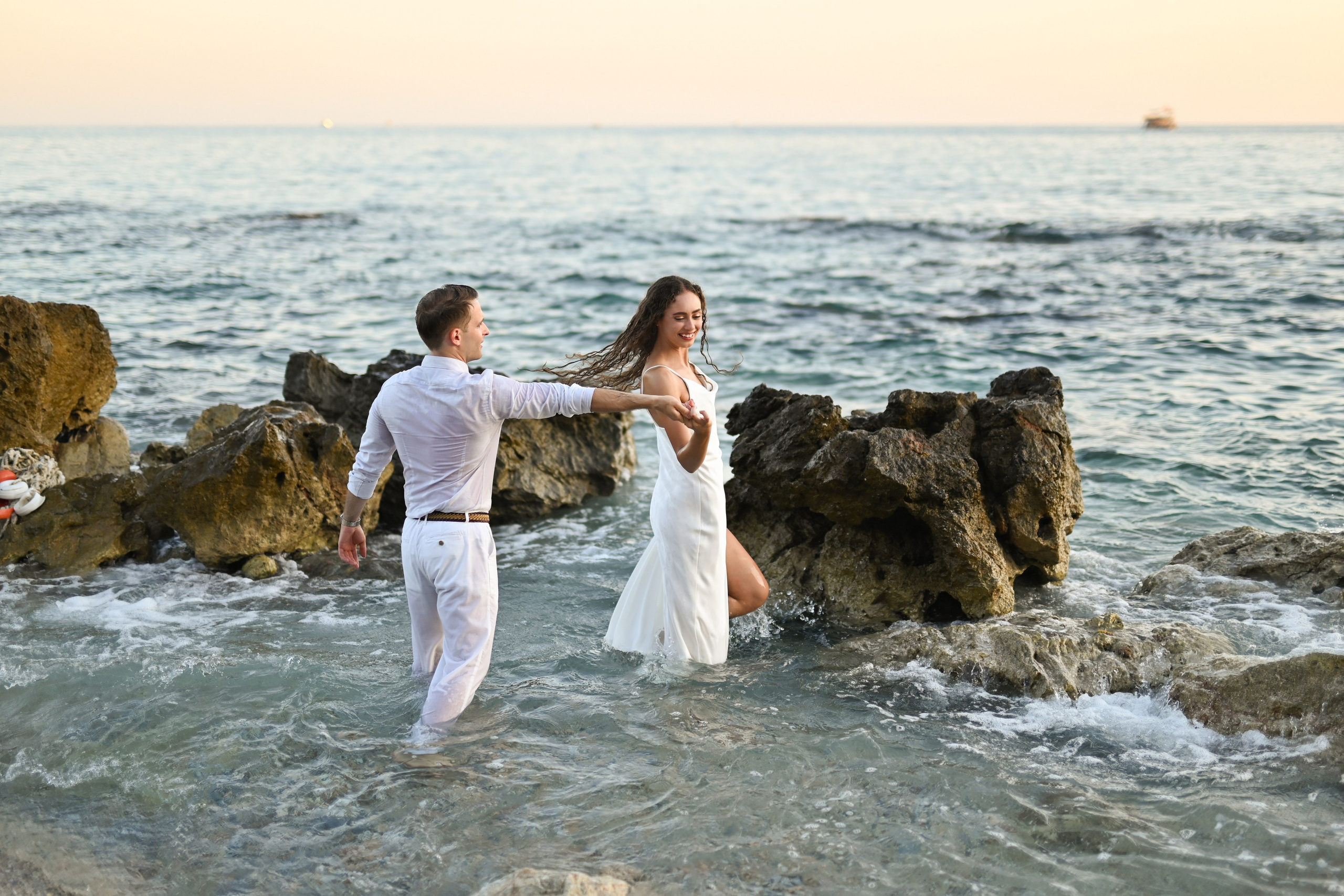 Love story на пляже Клеопатра. Photographer in Alanya, Side, Manavgat. Türkiye