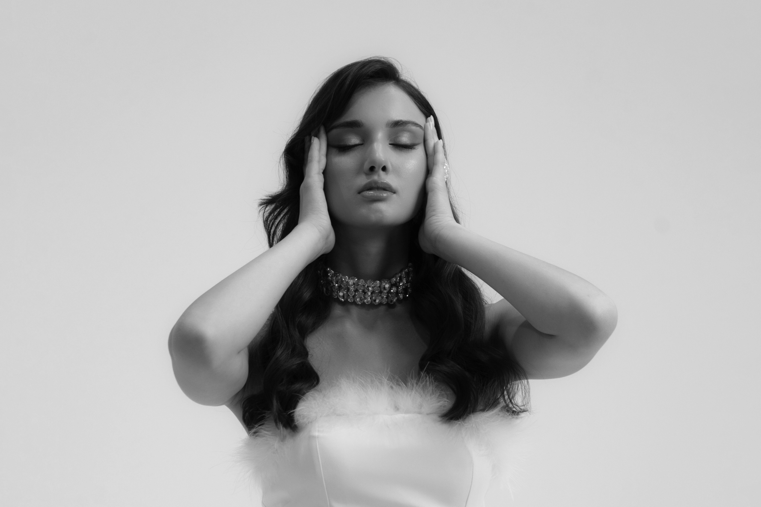 Photographer in Abu Dhabi — Studio Photoshoots for Families, Couples & Individuals. Mariia Safronova is your photographer in Abu Dhabi and Dubai