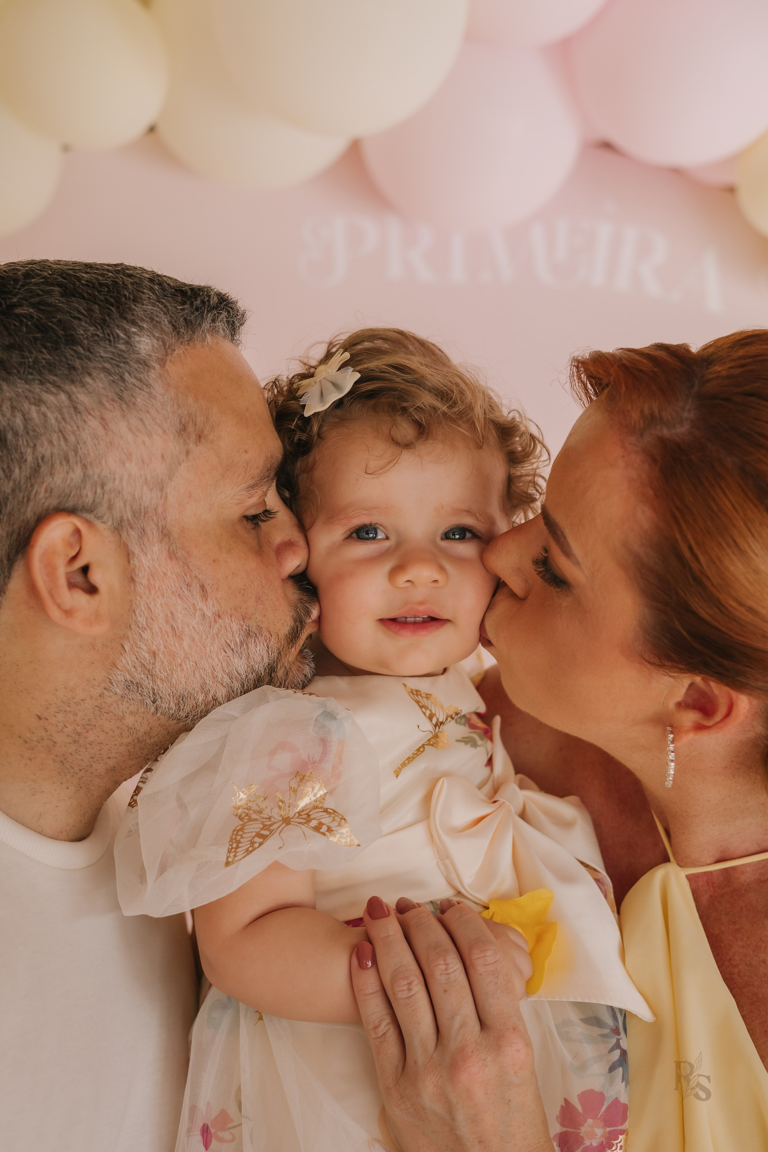 Aurora — 1 ano. Fotógrafo Richard Silvestre — Casamentos na Bahia