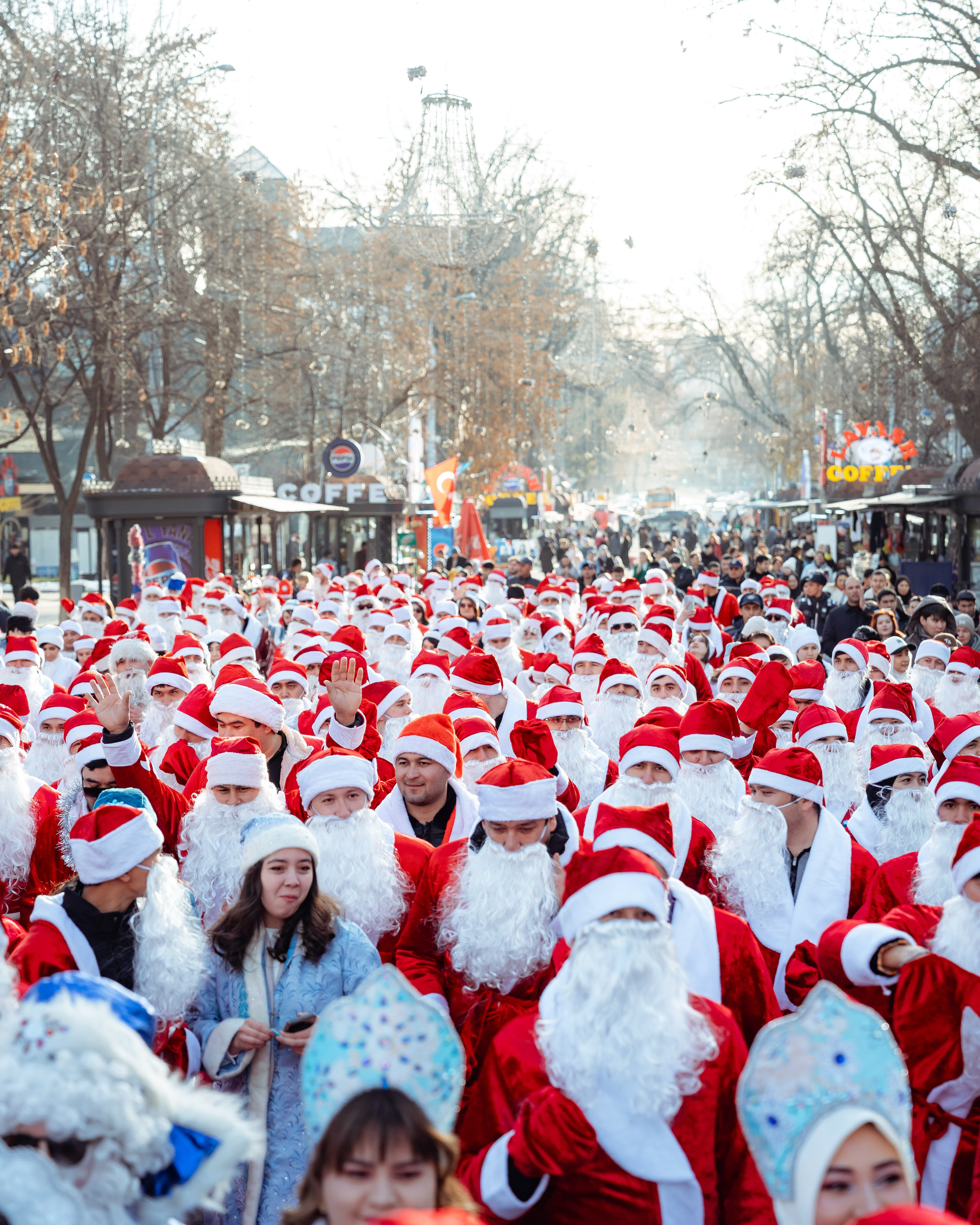 Парад Дедов Морозов. Георгий Намазов | Фотограф в Ташкенте
