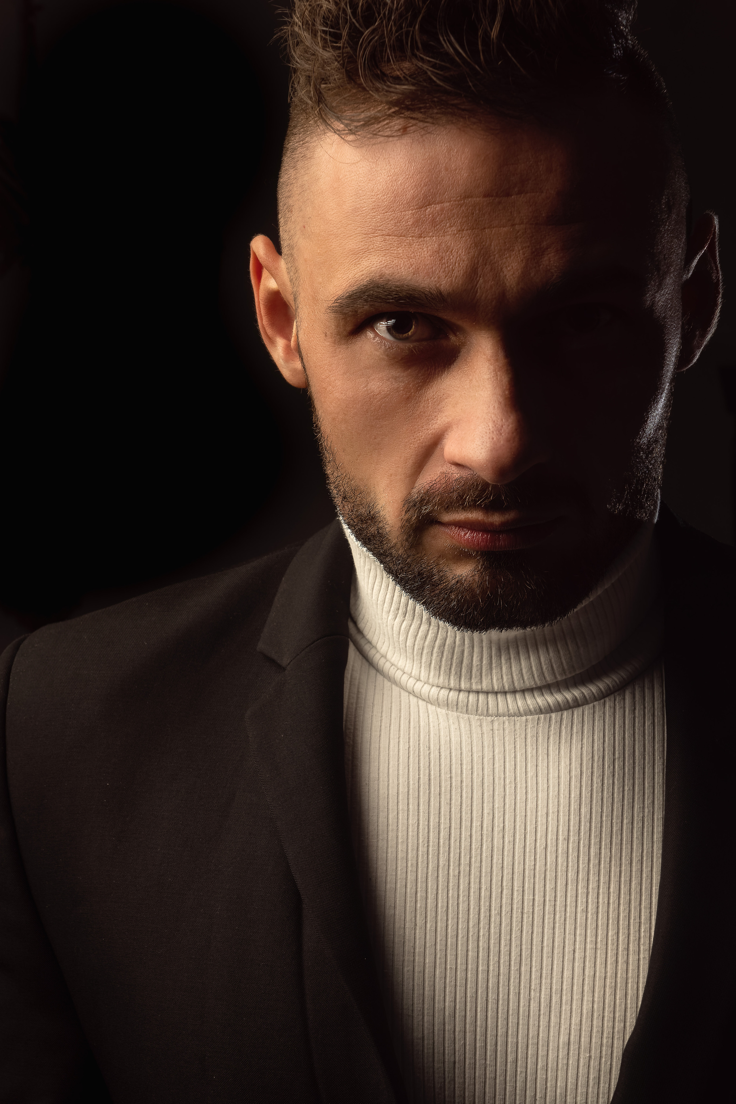 Business portrait Olka z mersedesem. Rodzinny i weselny fotograf w Szczecinie, Dennis