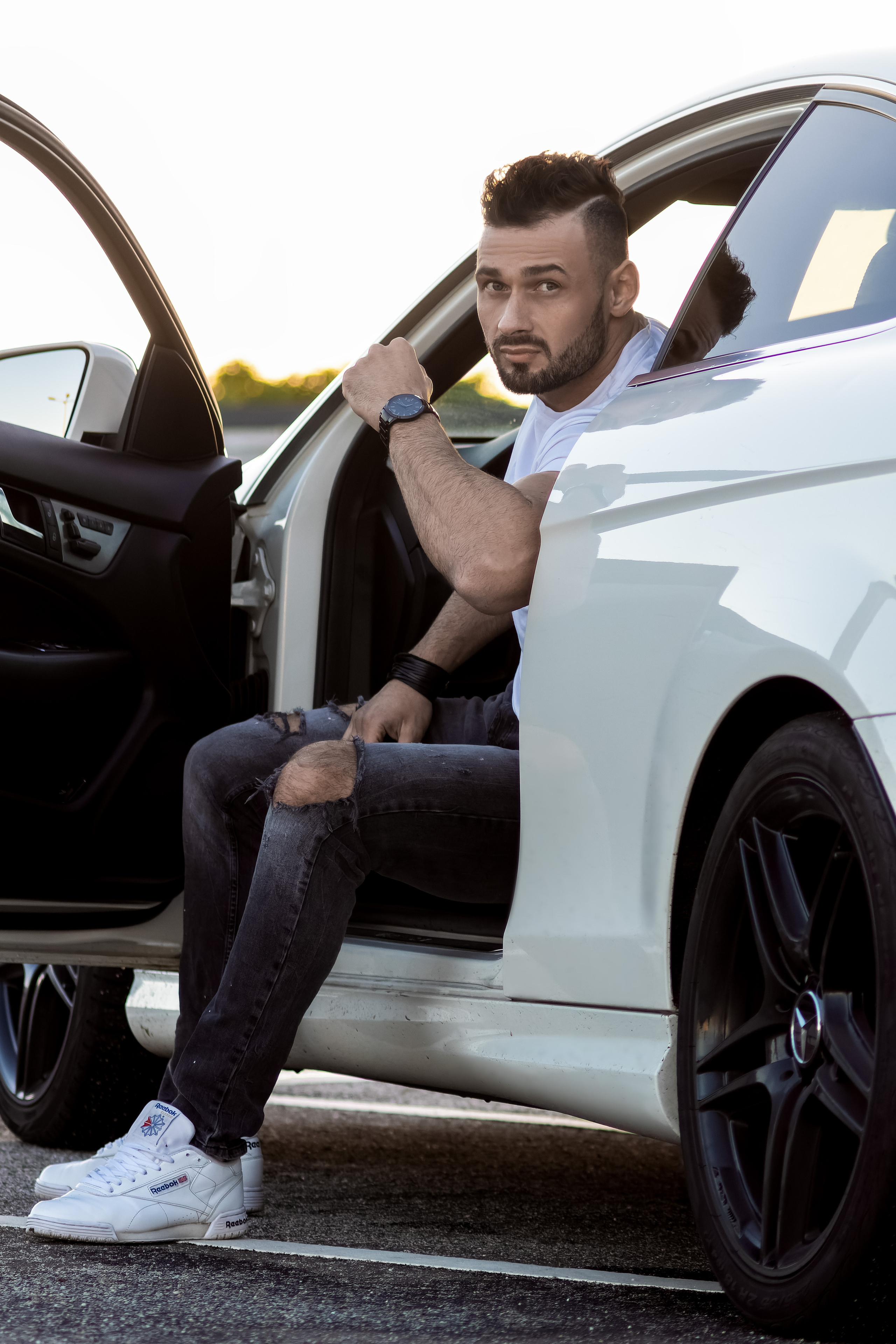 Business portrait Olka z mersedesem. Rodzinny i weselny fotograf w Szczecinie, Dennis