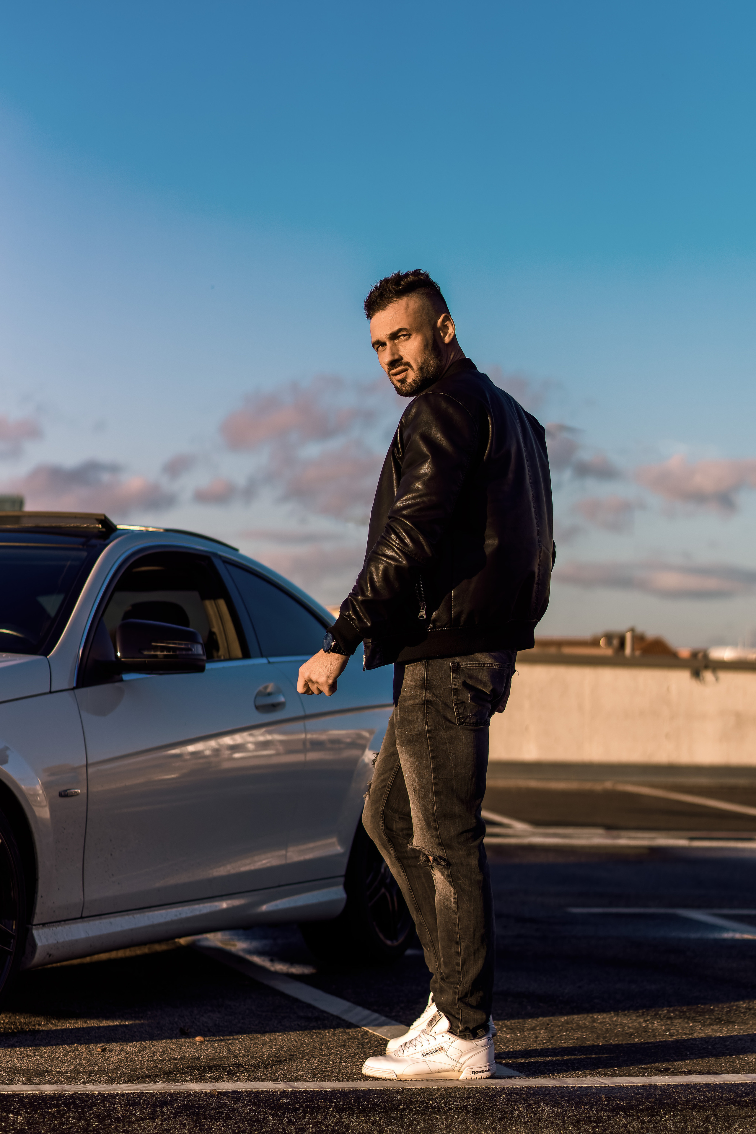 Business portrait Olka z mersedesem. Rodzinny i weselny fotograf w Szczecinie, Dennis