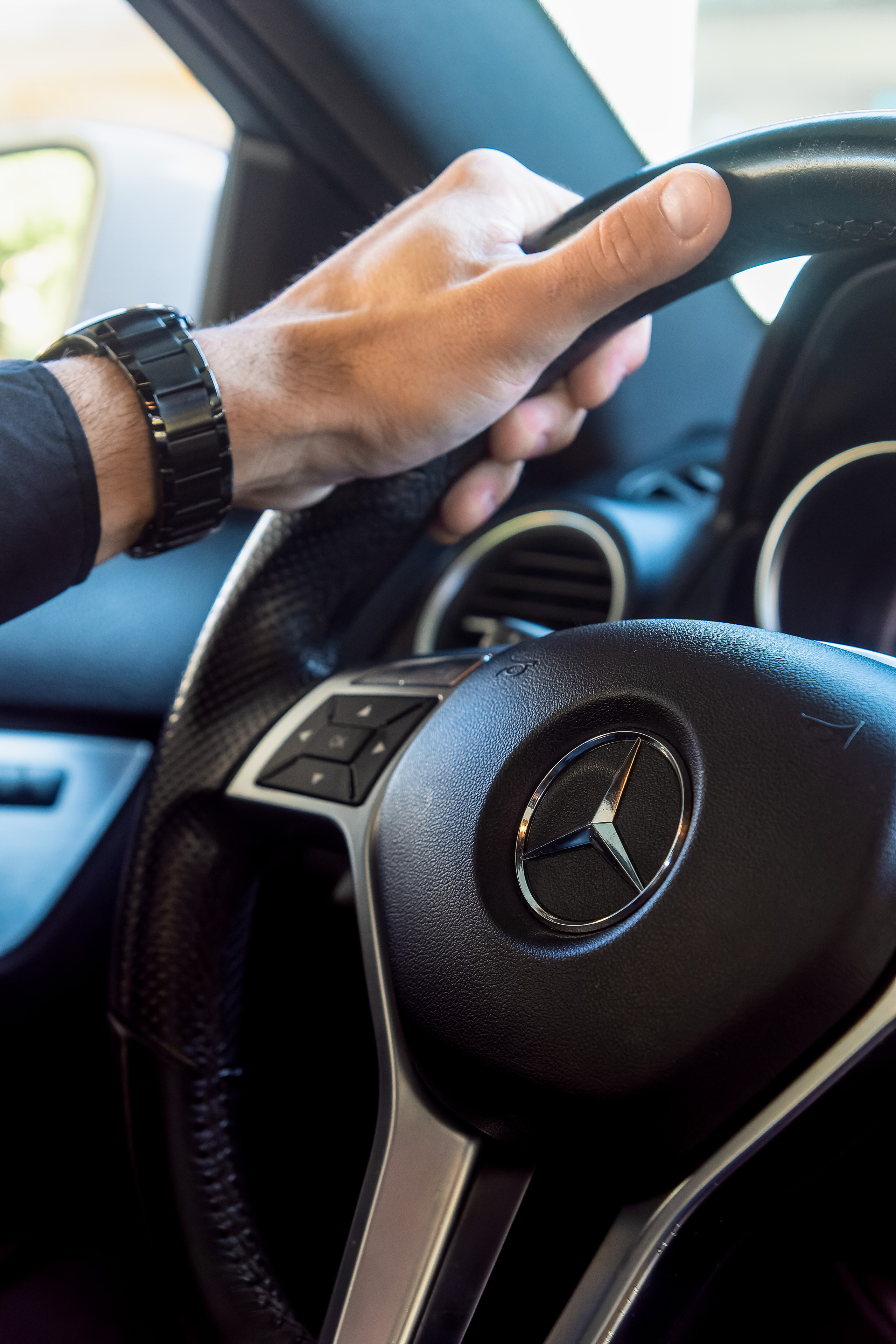 Business portrait Olka z mersedesem. Rodzinny i weselny fotograf w Szczecinie, Dennis