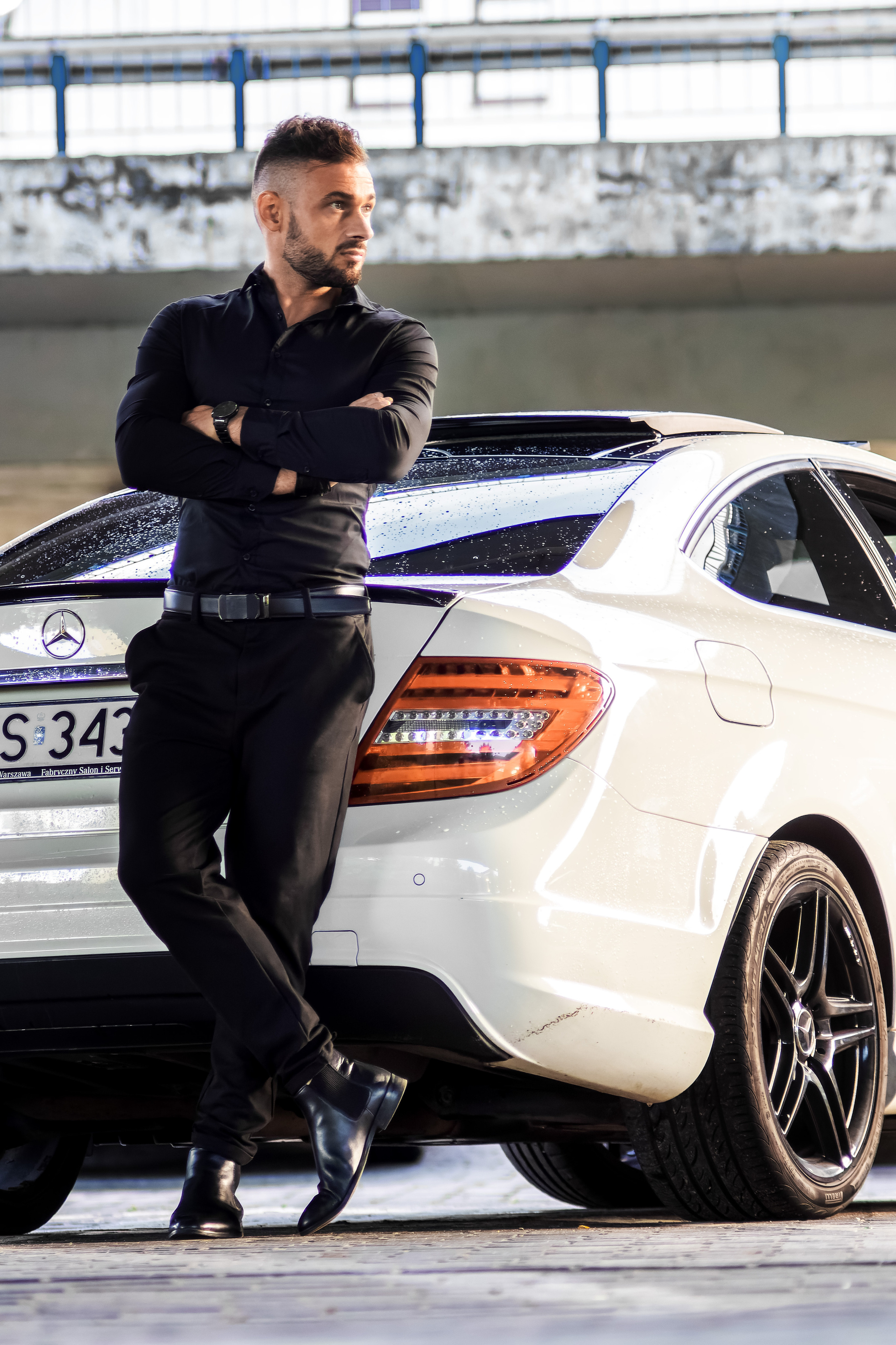 Business portrait Olka z mersedesem. Rodzinny i weselny fotograf w Szczecinie, Dennis