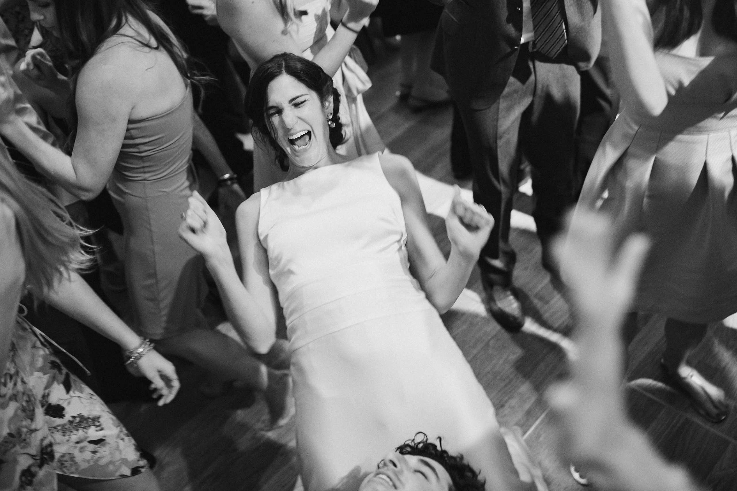 Фотограф в Ирландии Дублин свадьба жених невеста улыбка смех фотки топ свадебных фотографов