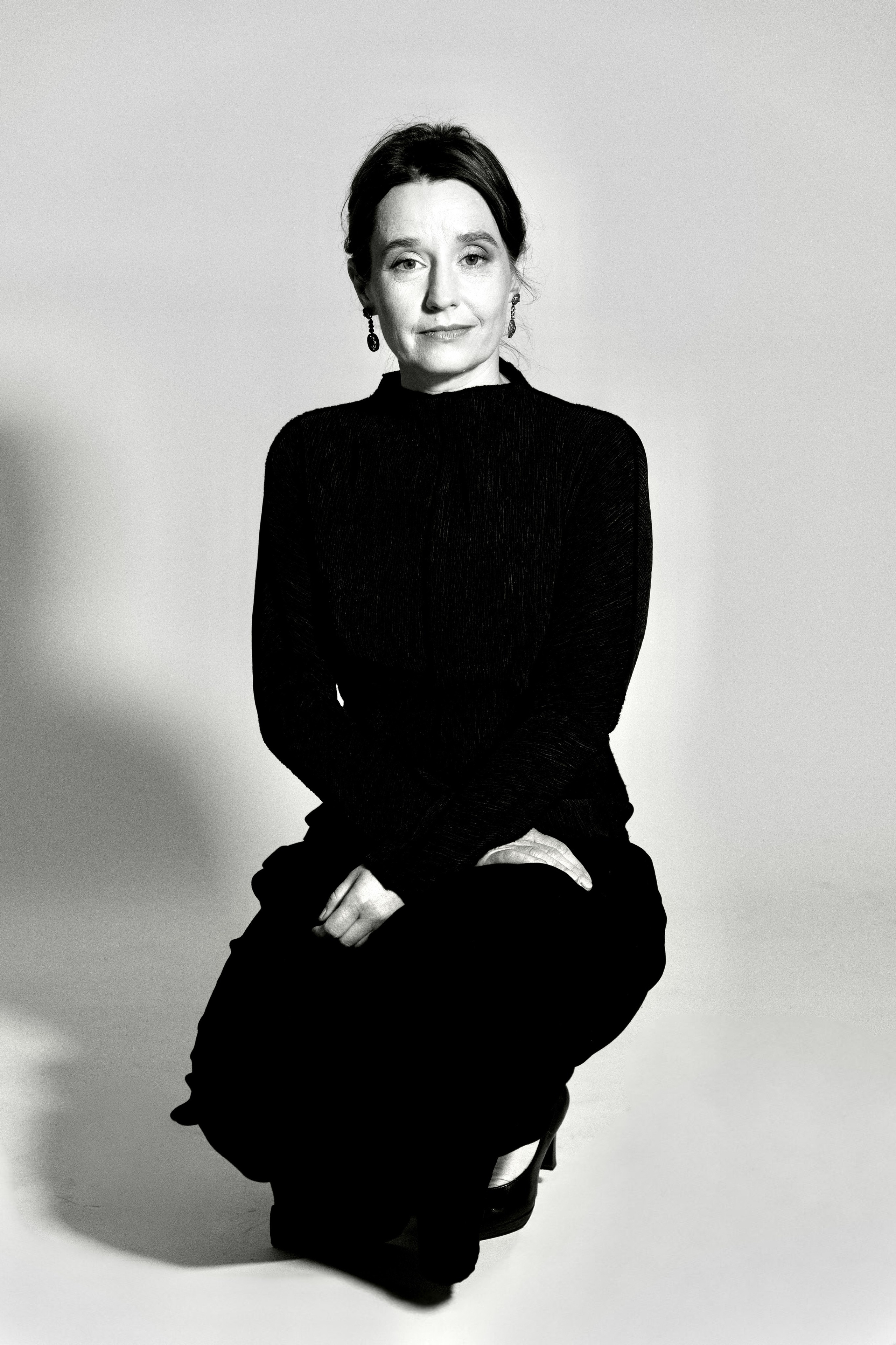 Nadia Kuprina, performer. Artist photo by A Lutchenkova. Black and white diva