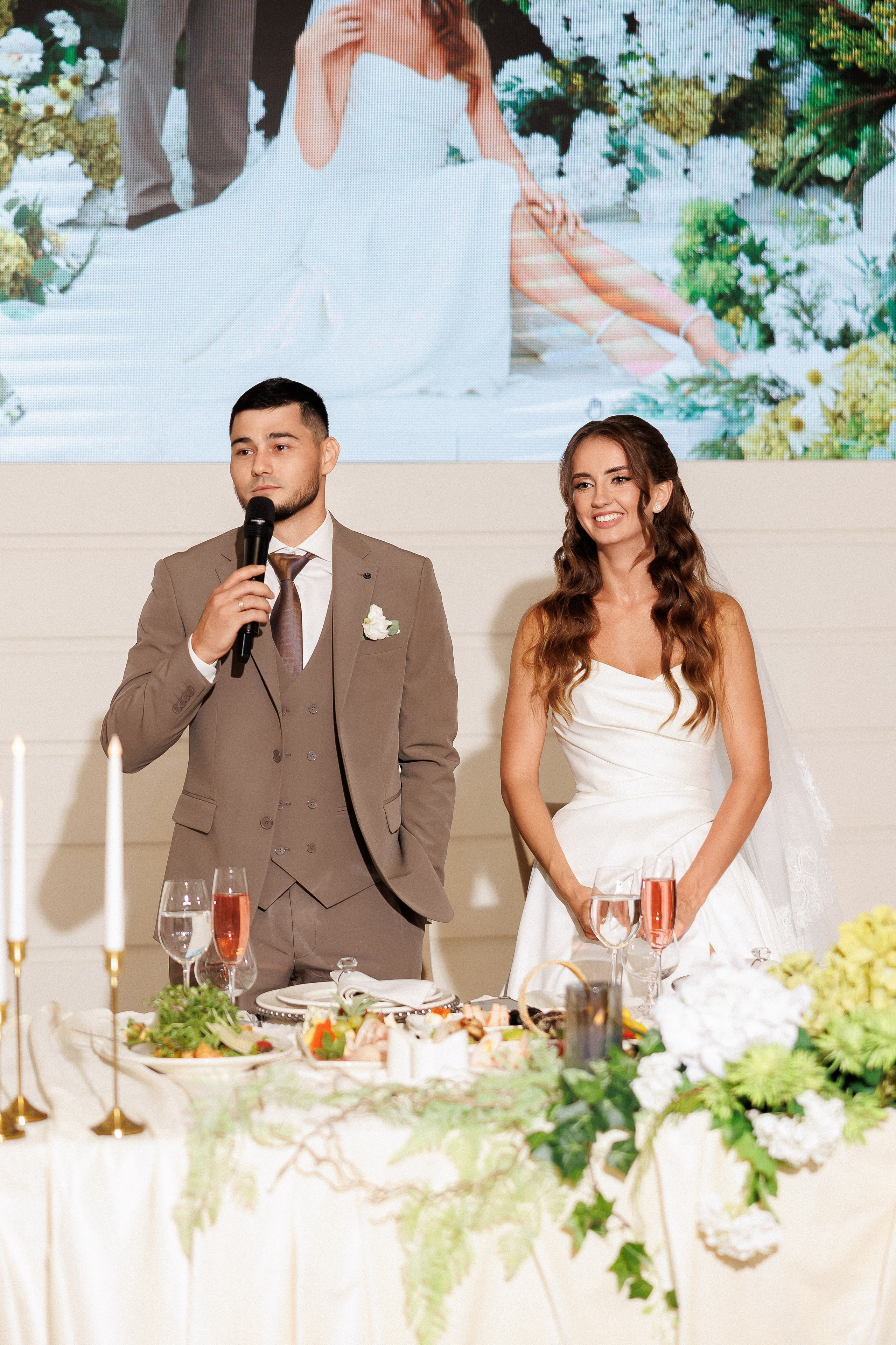 Eugen & Livia — Grand Elysee — Wedding Day. Servicii Foto și Video 067188353