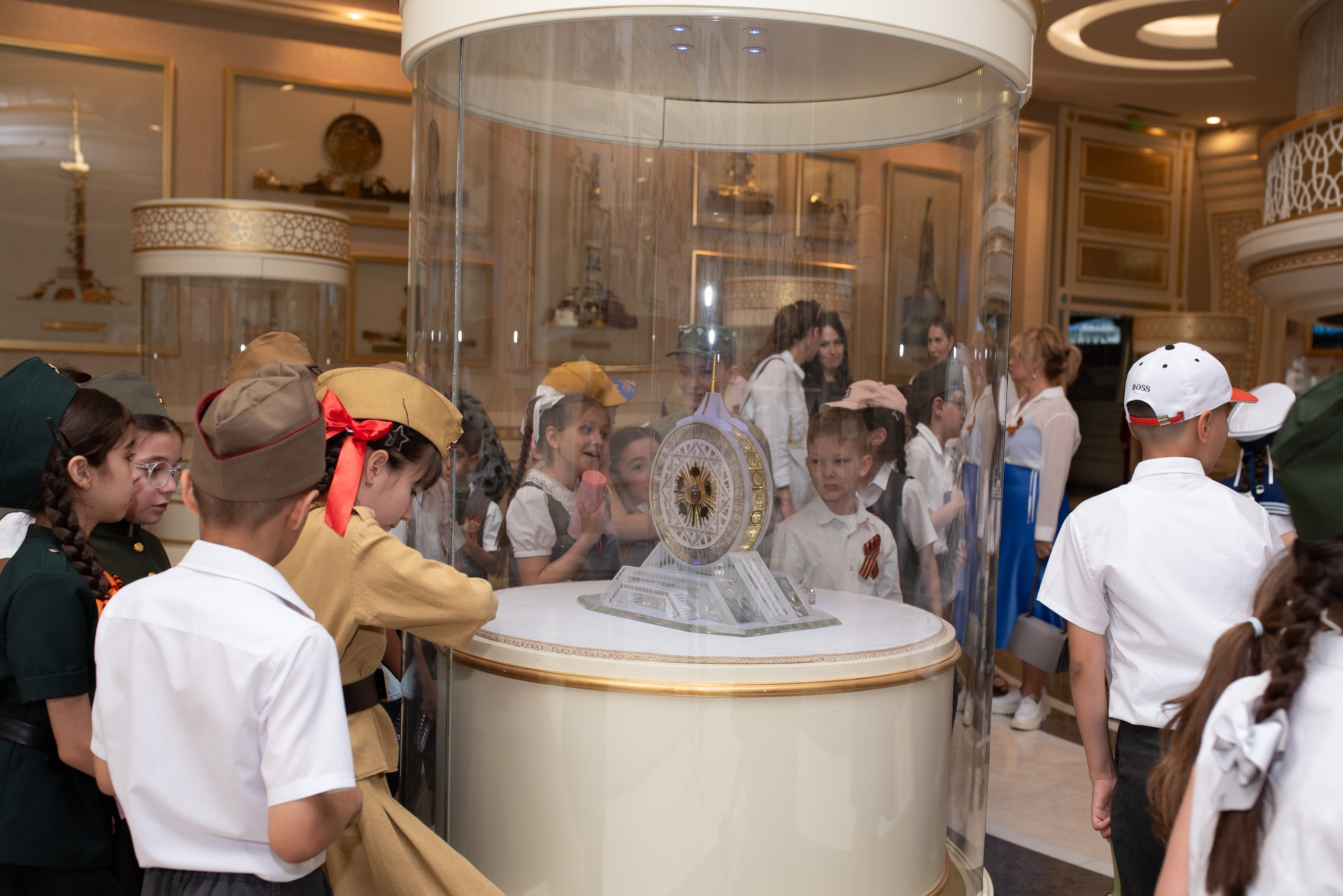 Вечный огонь 2"А» класс. Ваш фотограф в Ашхабаде Гамлет Осипов