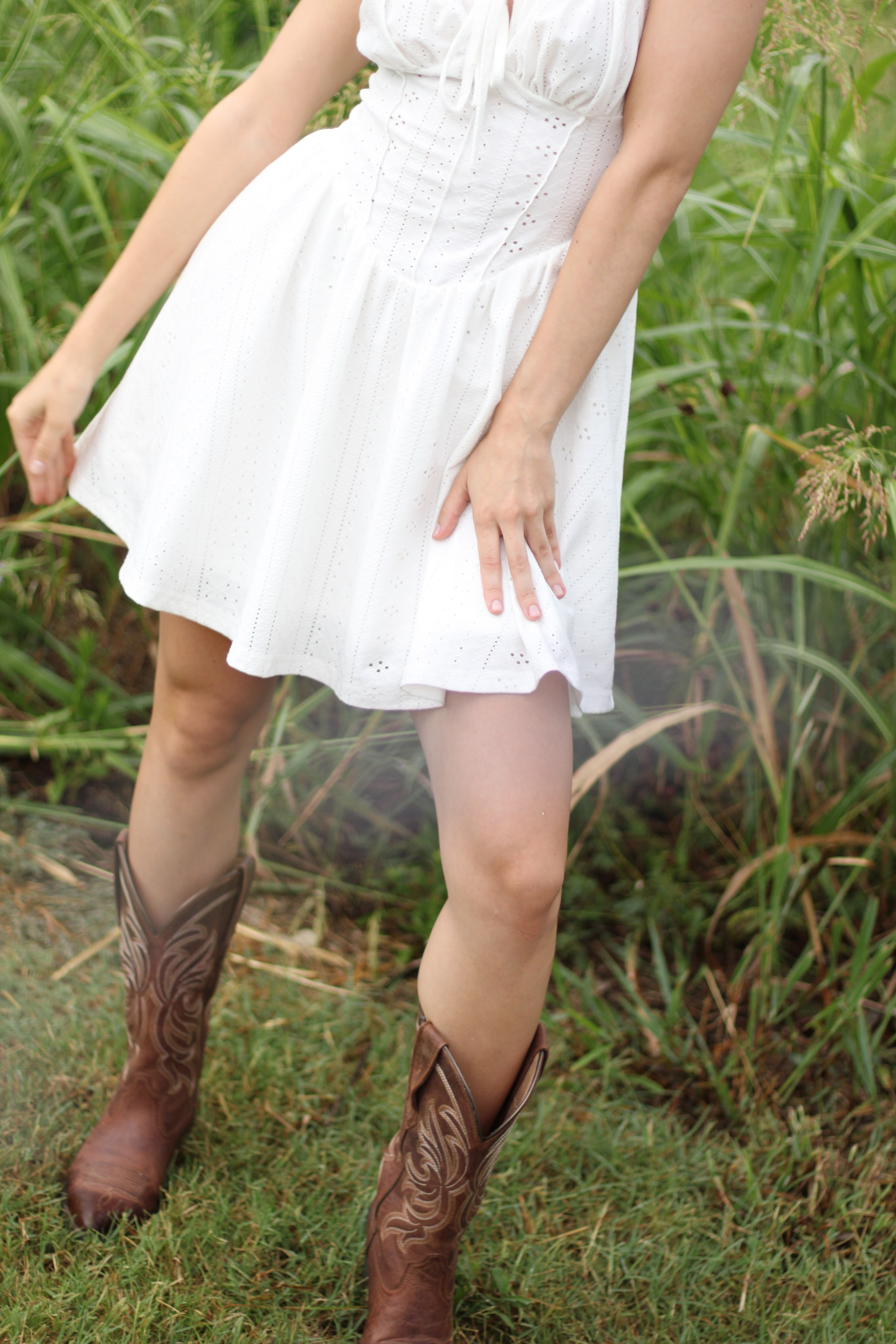 Countryside cowgirl-style portrait photoshoot. Lana Petrychenko — Portrait & Family Photographer. Valencia, Spain