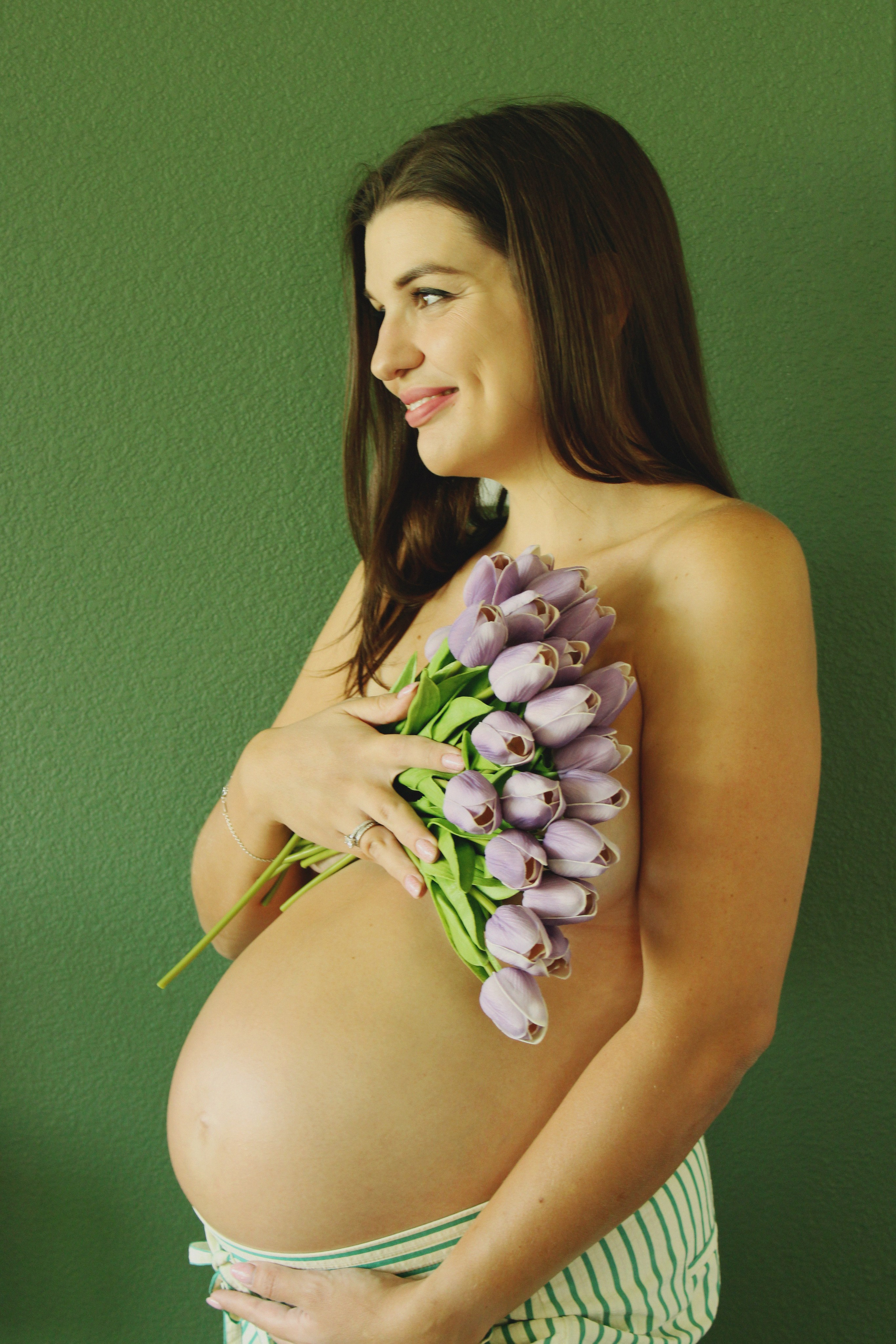Maternity, Family & Pregnancy Photoshoot at Home. Lana Petrychenko — Portrait & Family Photographer. Valencia, Spain